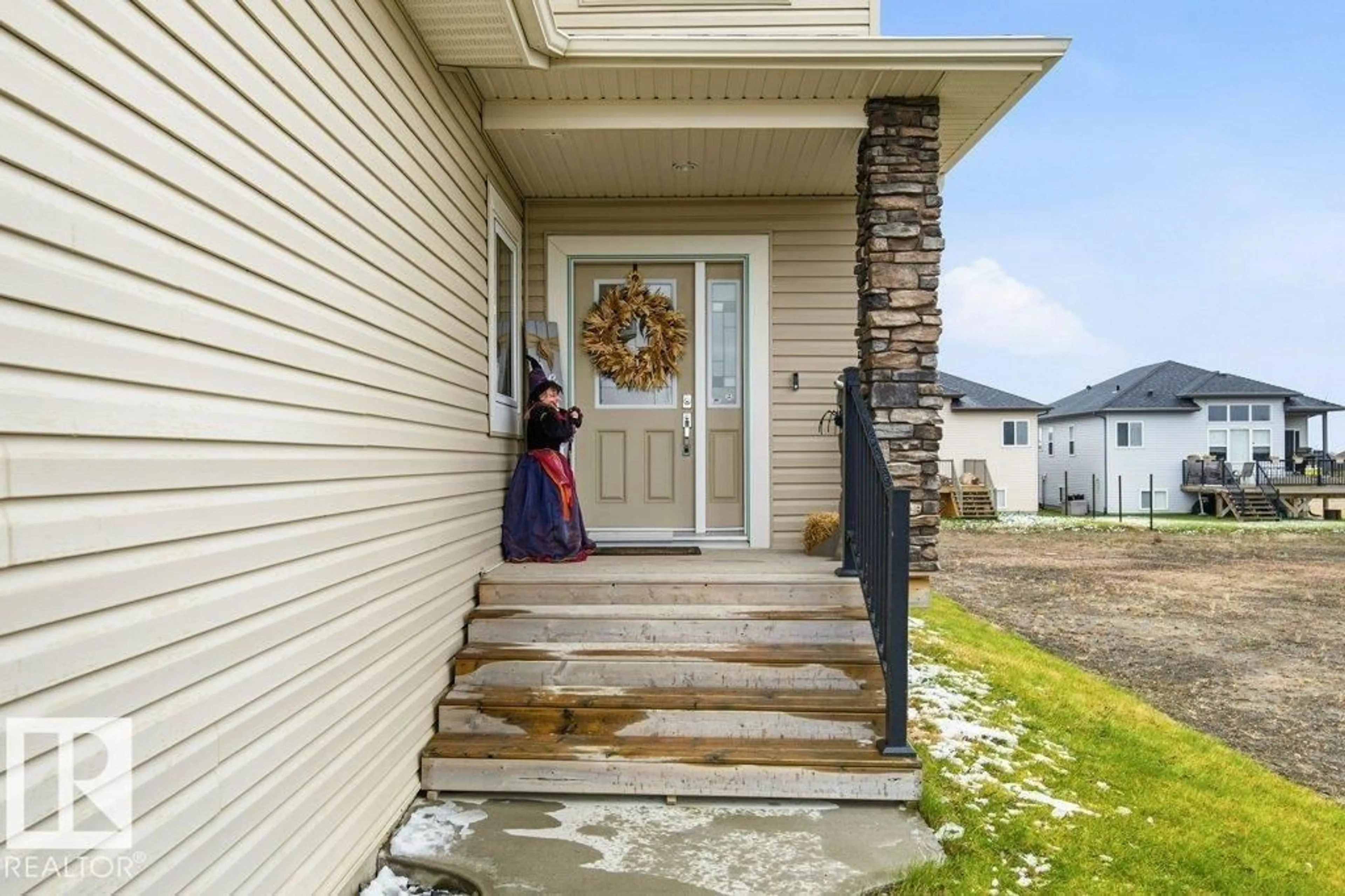 Indoor entryway for 31 WHITETAIL RD, Mundare Alberta T0B3H0