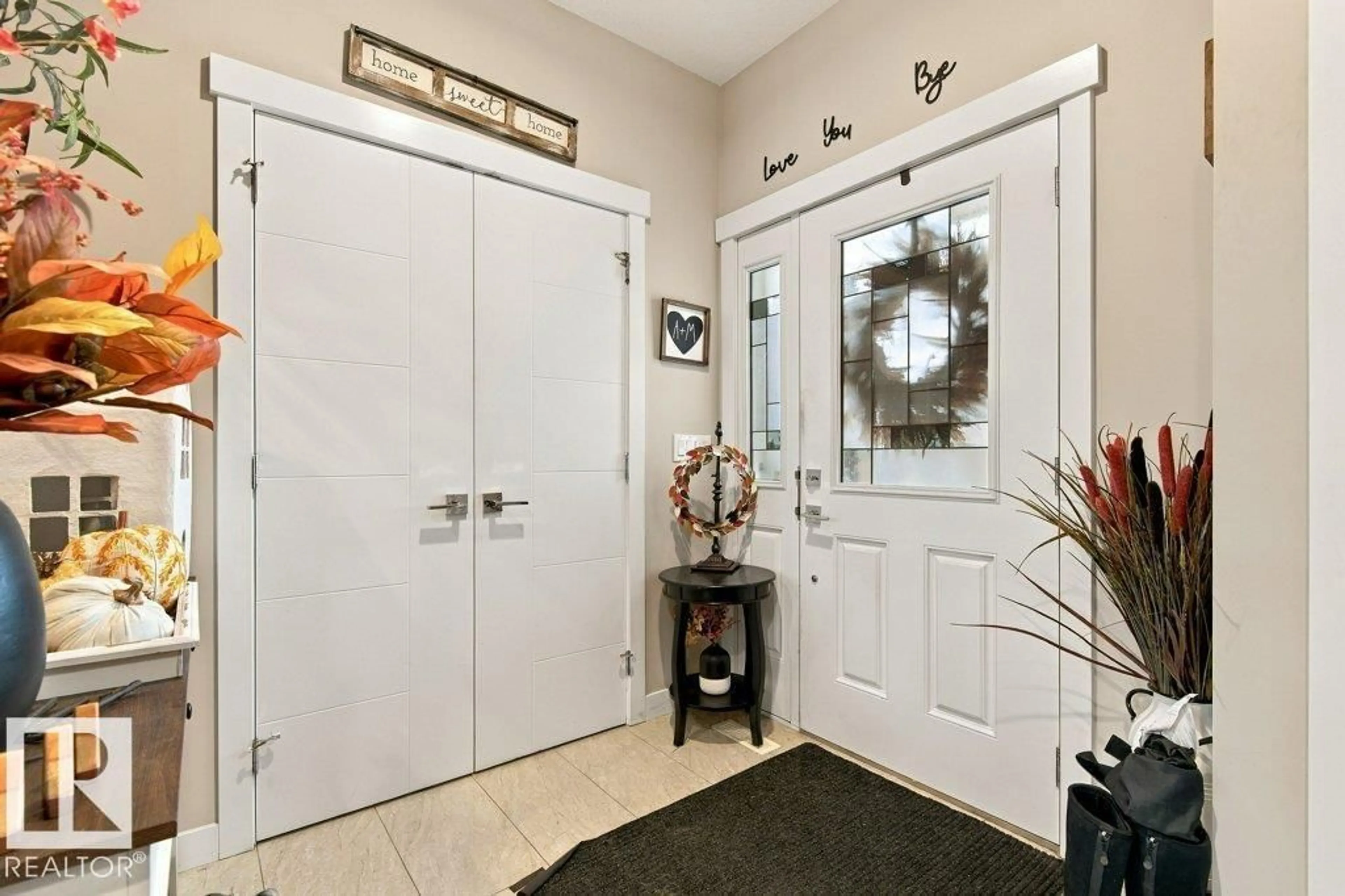 Indoor entryway for 31 WHITETAIL RD, Mundare Alberta T0B3H0