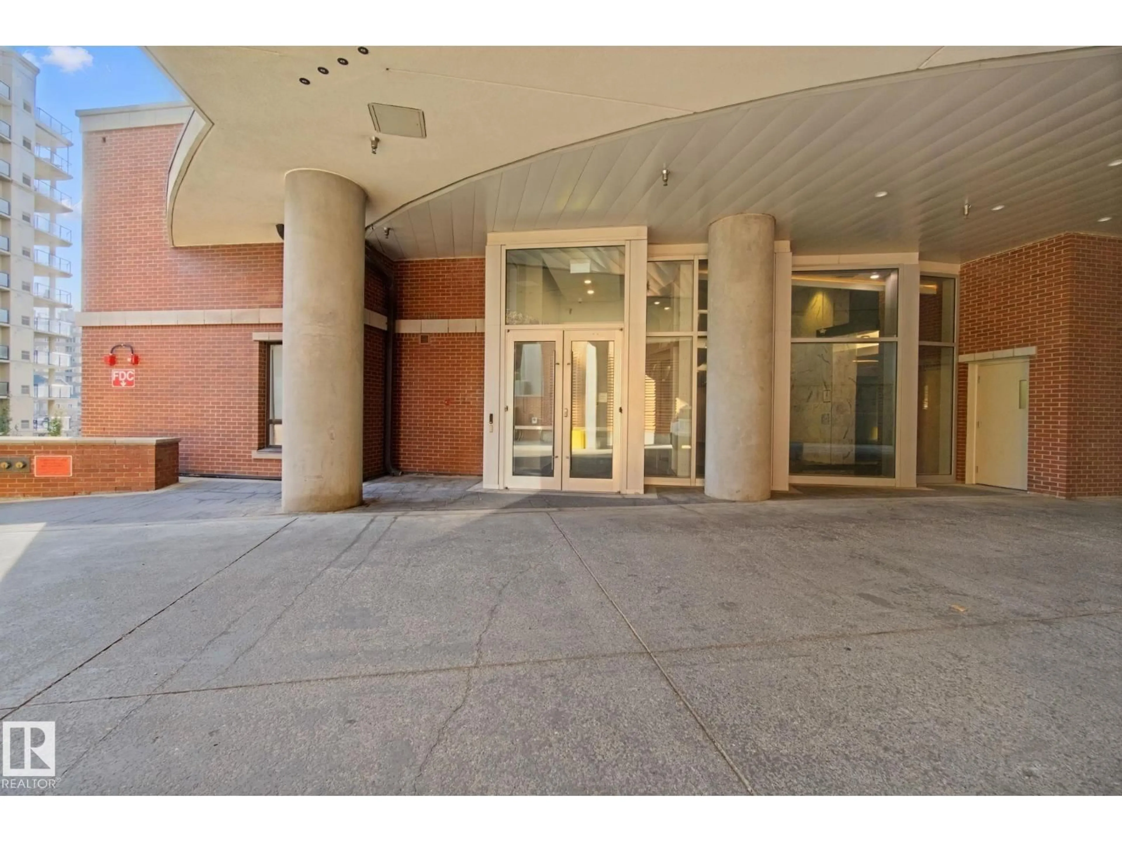 Indoor foyer for 1502 106 ST, Edmonton Alberta T5K0K8