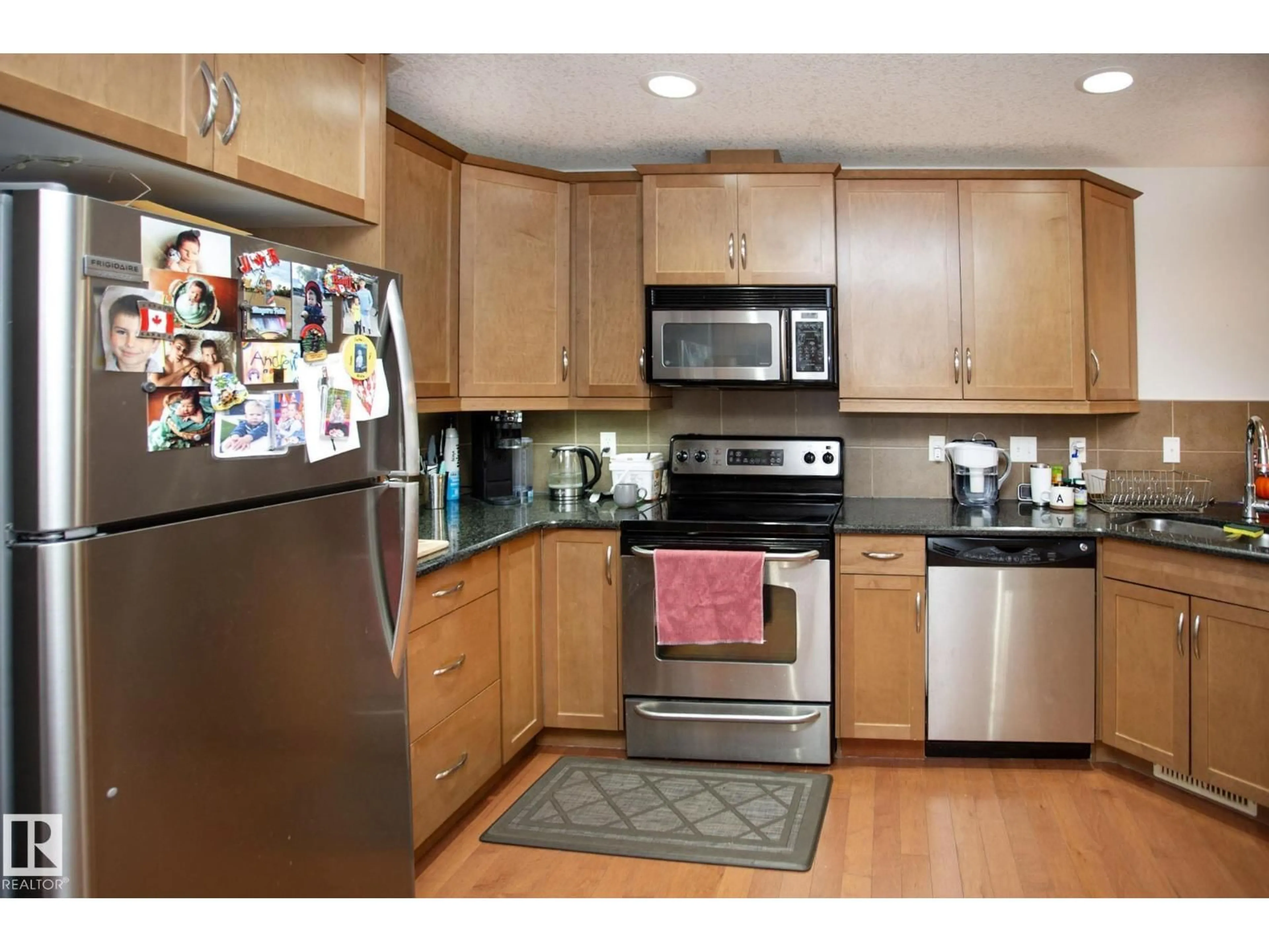 Standard kitchen, wood/laminate floor for 14 NEVIS CL, St. Albert Alberta T8N0R5