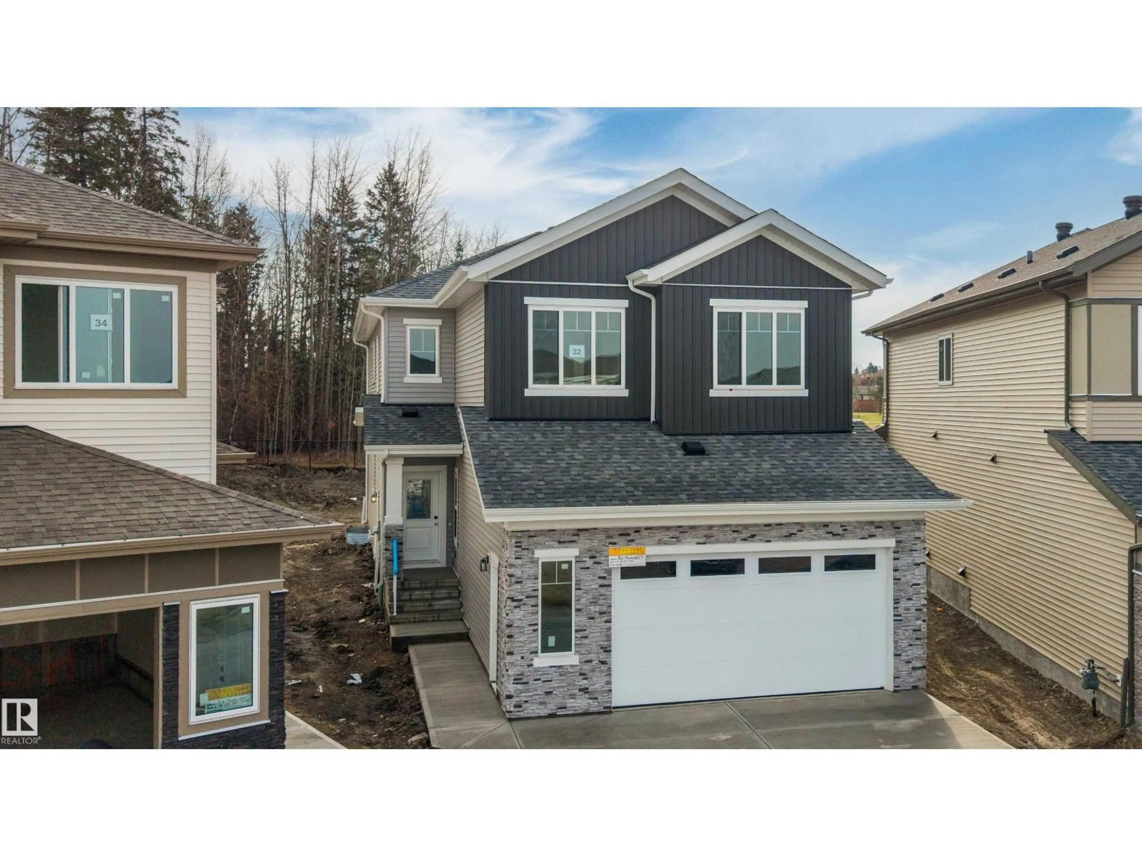 Home with vinyl exterior material, street for 32 MEADOWGROVE LD, Spruce Grove Alberta T7X0W2