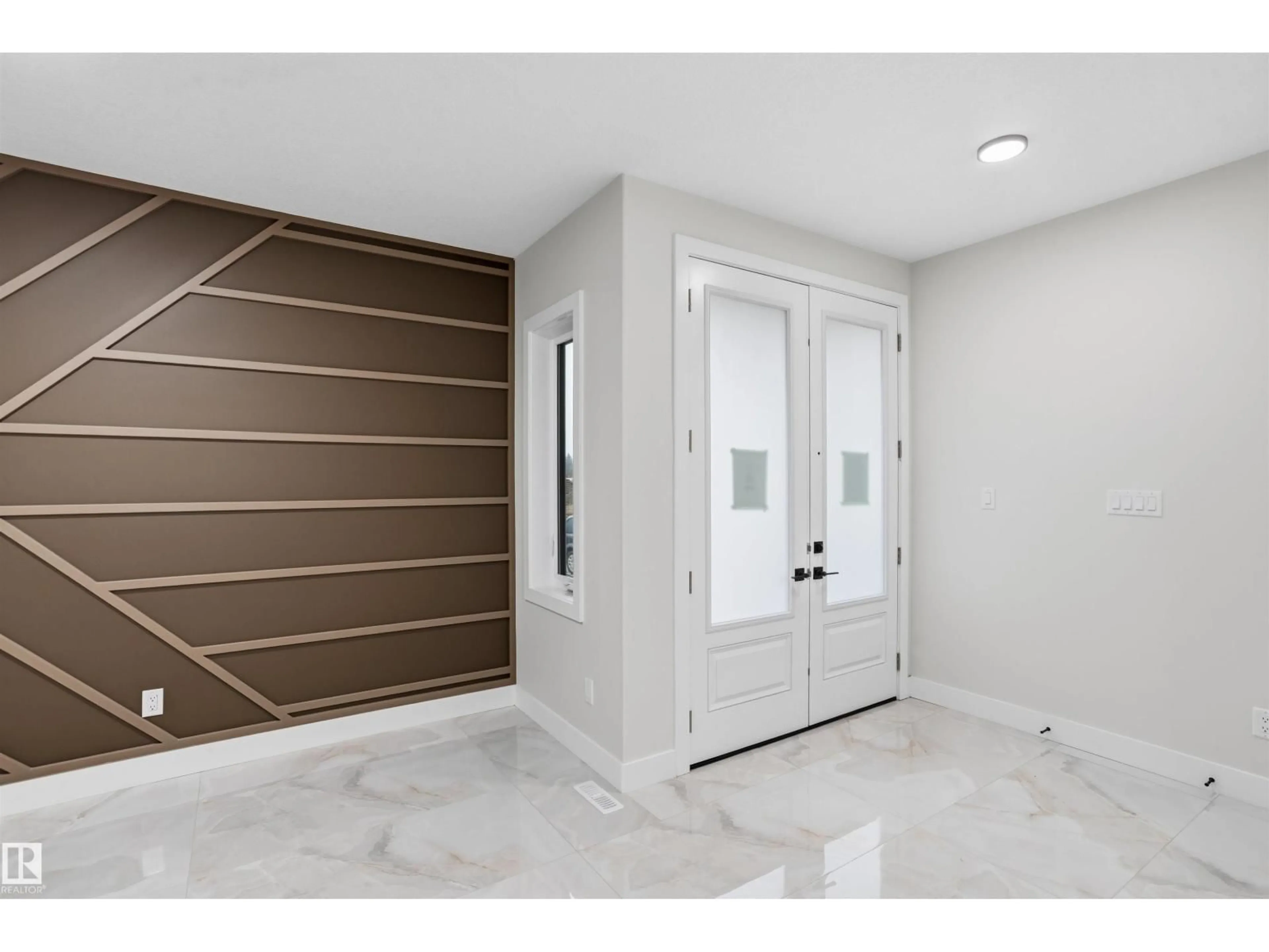 Indoor entryway for SW - 2314 6A AV, Edmonton Alberta T6X3P4