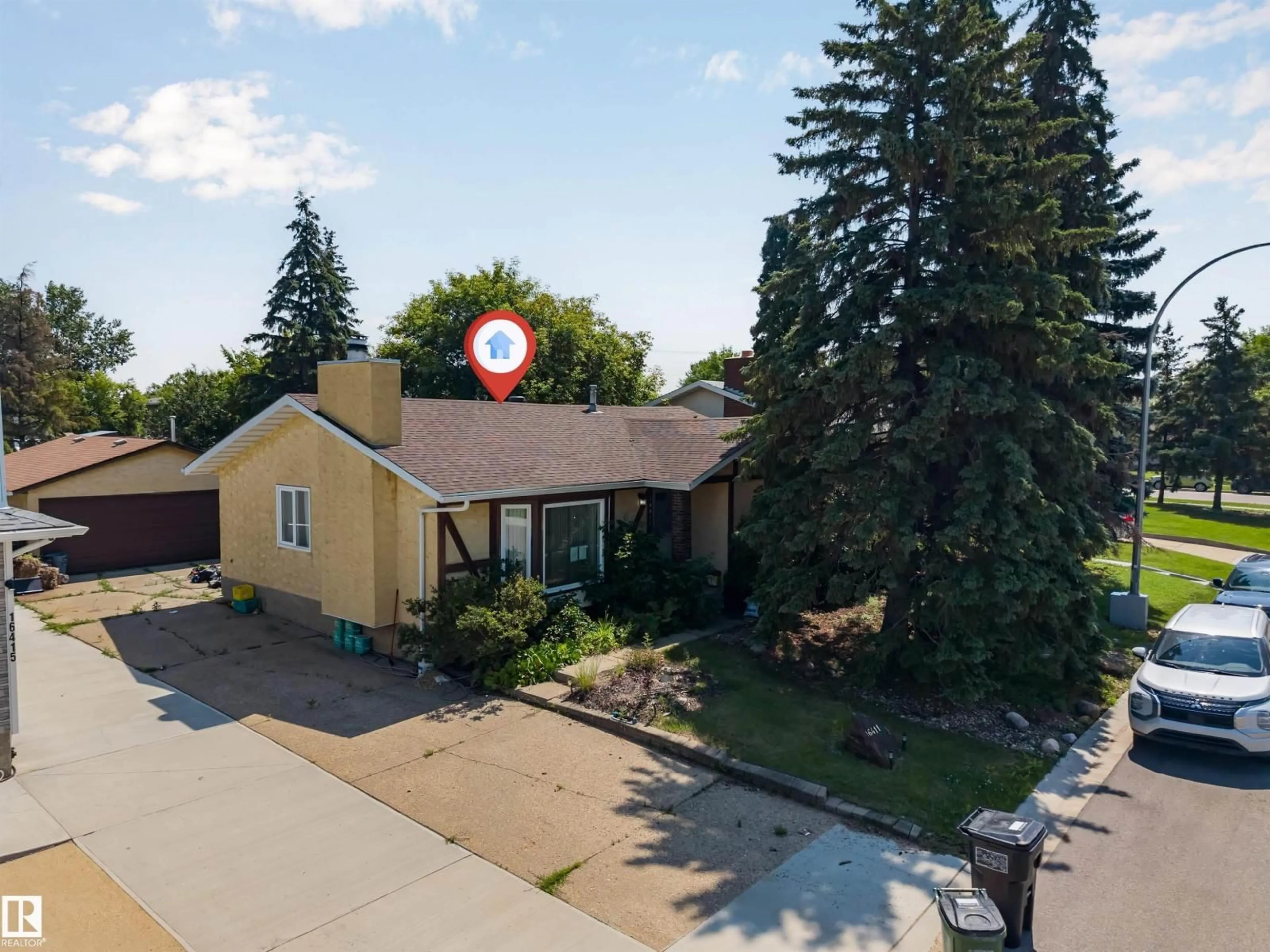 A pic from outside/outdoor area/front of a property/back of a property/a pic from drone, street for 16411 106 ST, Edmonton Alberta T5X1W4