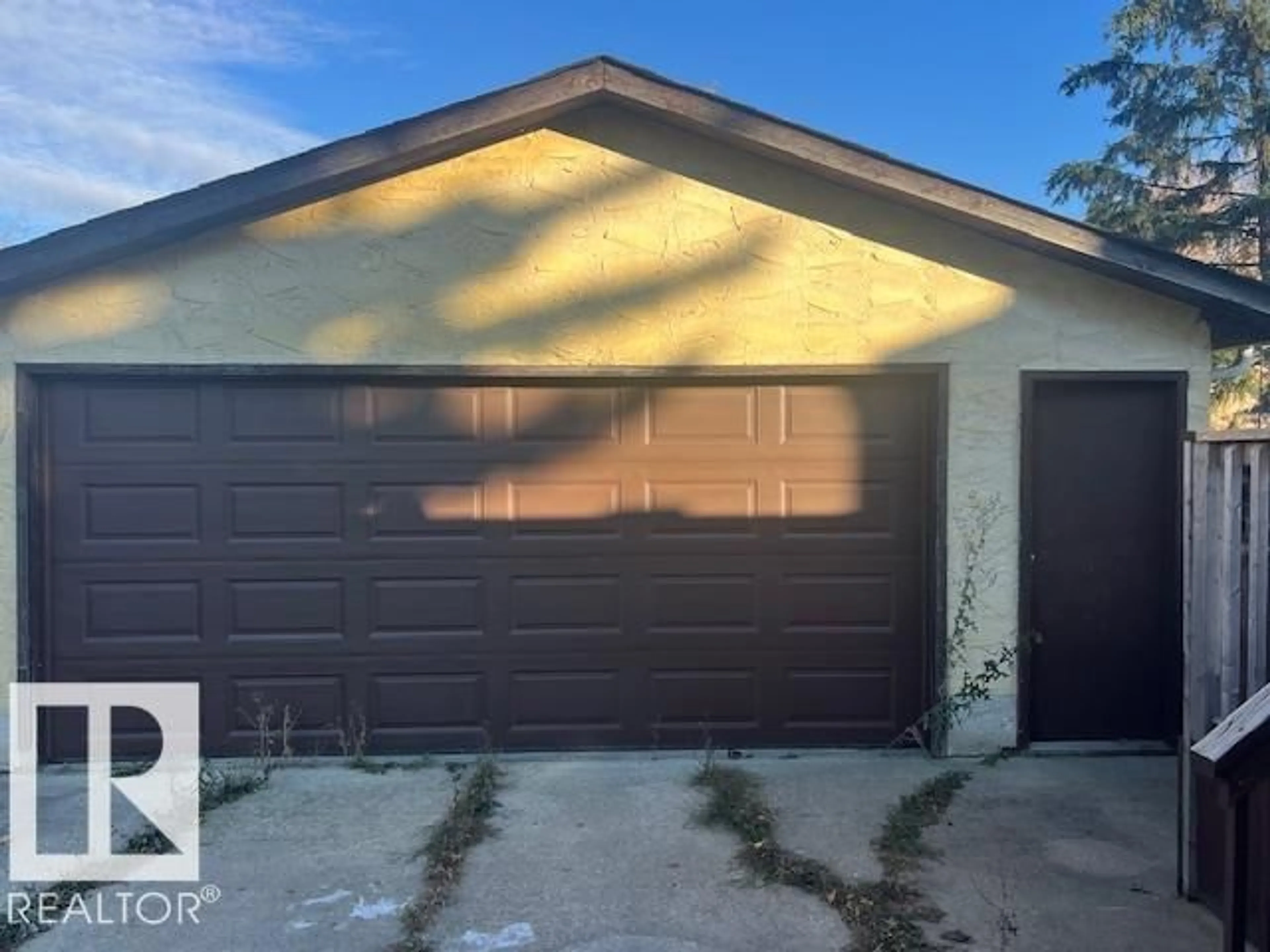 Indoor garage for 16411 106 ST, Edmonton Alberta T5X1W4