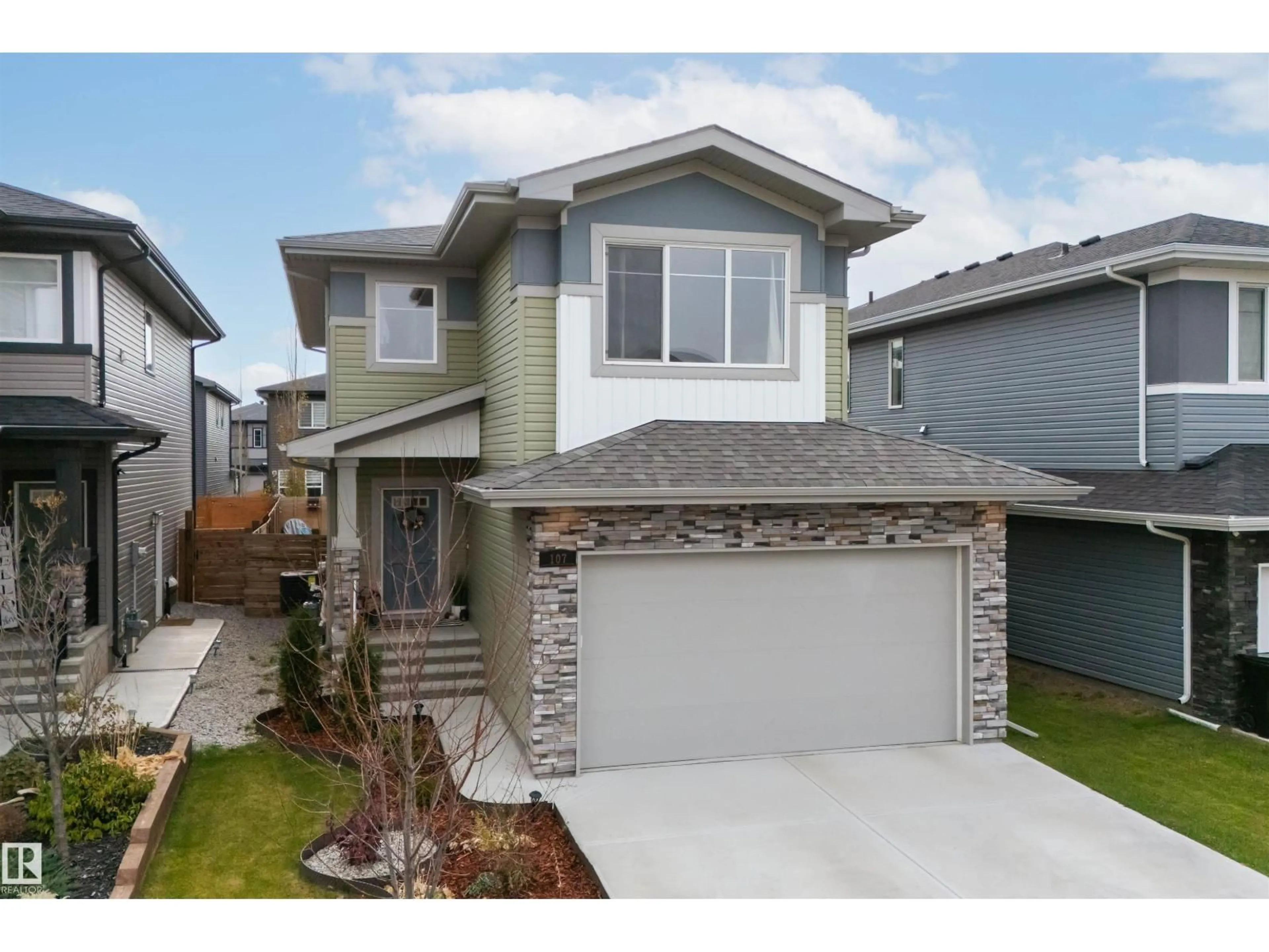 Home with vinyl exterior material, street for 107 KINGSBURY CI, Spruce Grove Alberta T7X0C9