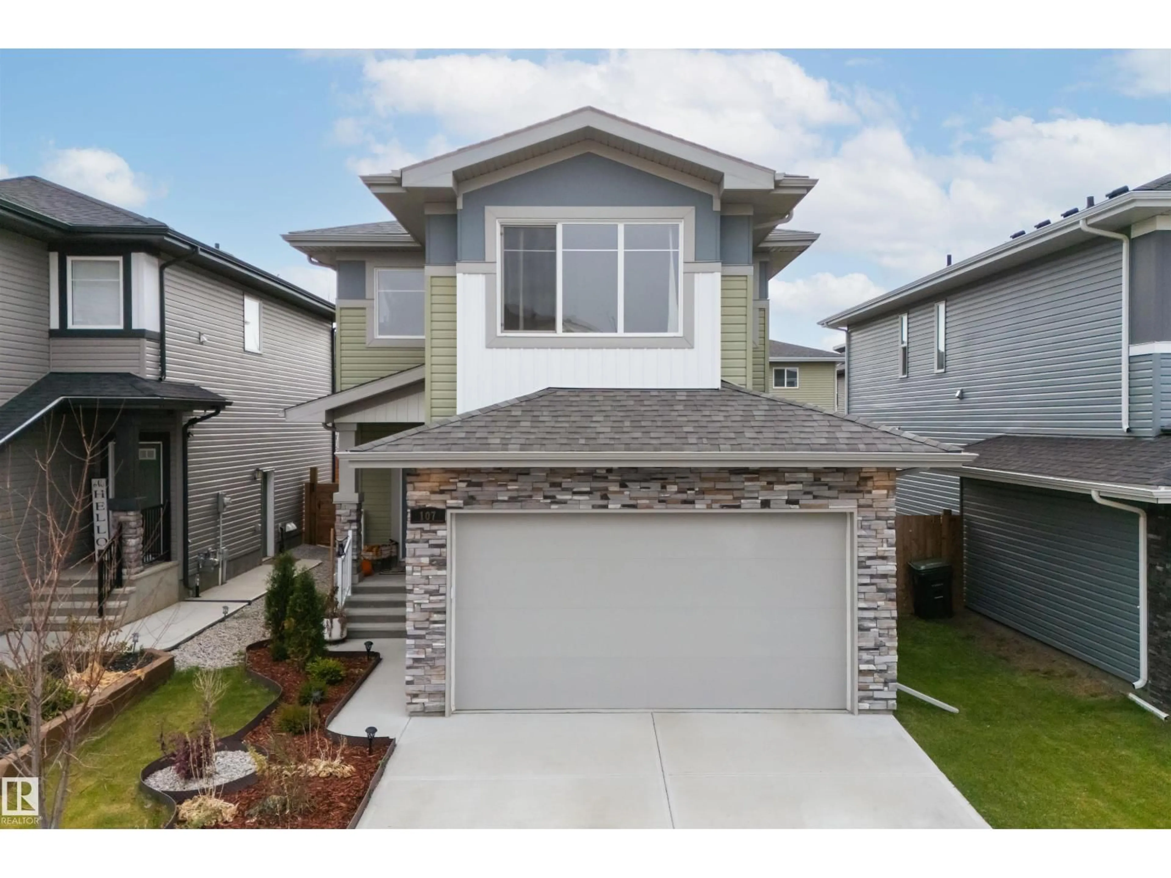Home with vinyl exterior material, street for 107 KINGSBURY CI, Spruce Grove Alberta T7X0C9