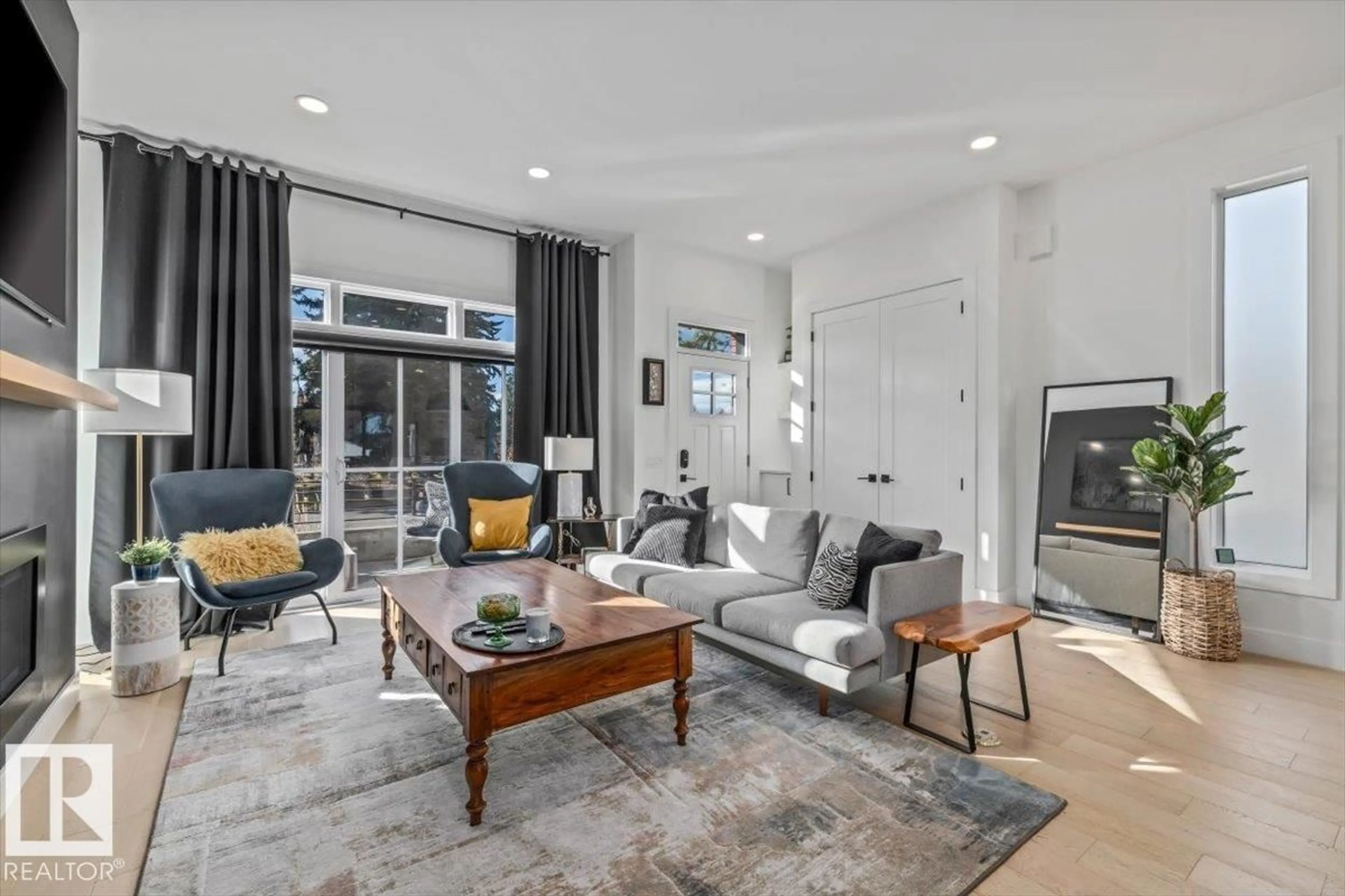 Living room with furniture, unknown for 10625 42 ST, Edmonton Alberta T6A1T9