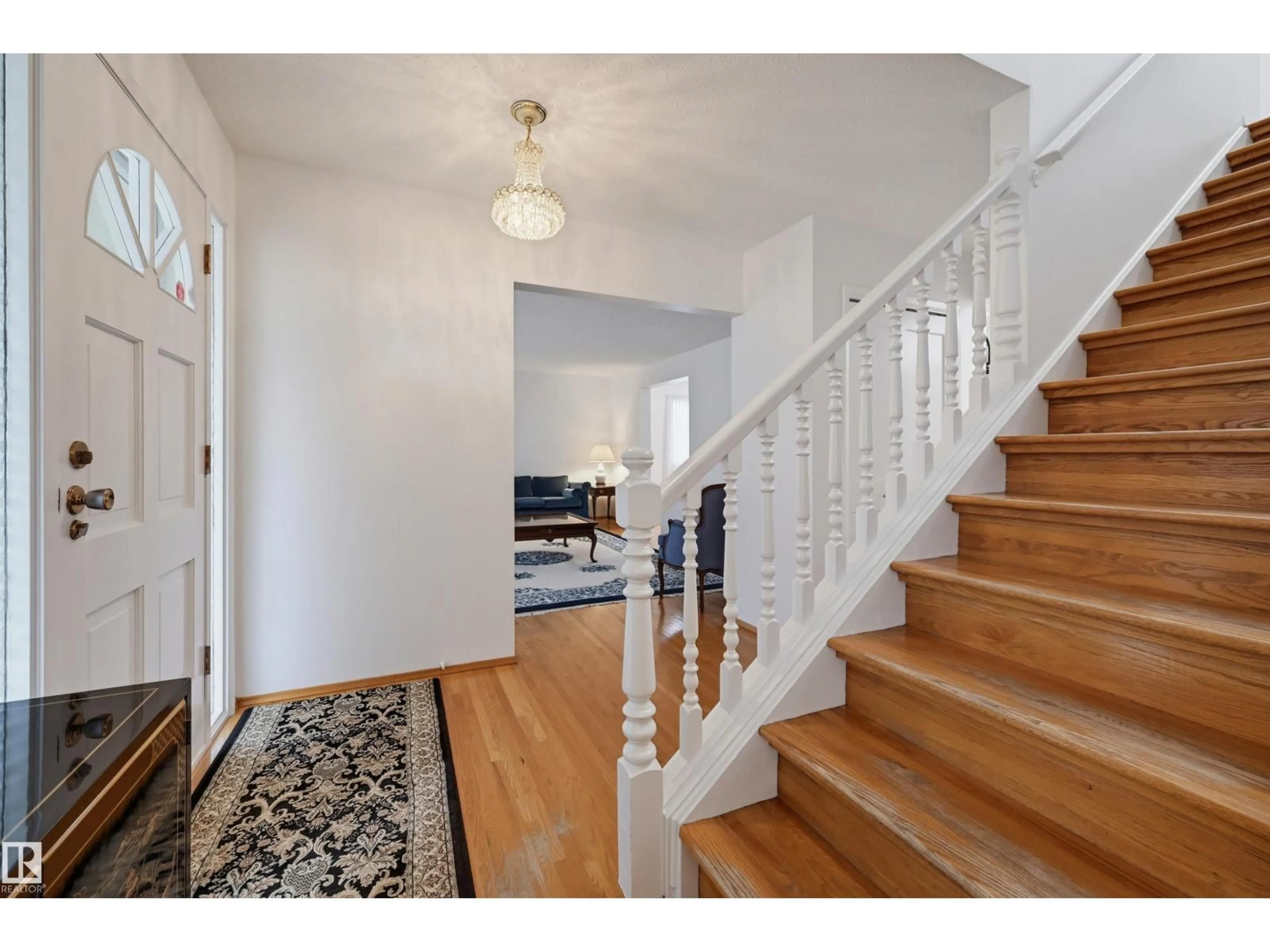 Indoor entryway for 88 QUESNELL RD, Edmonton Alberta T5R5N2