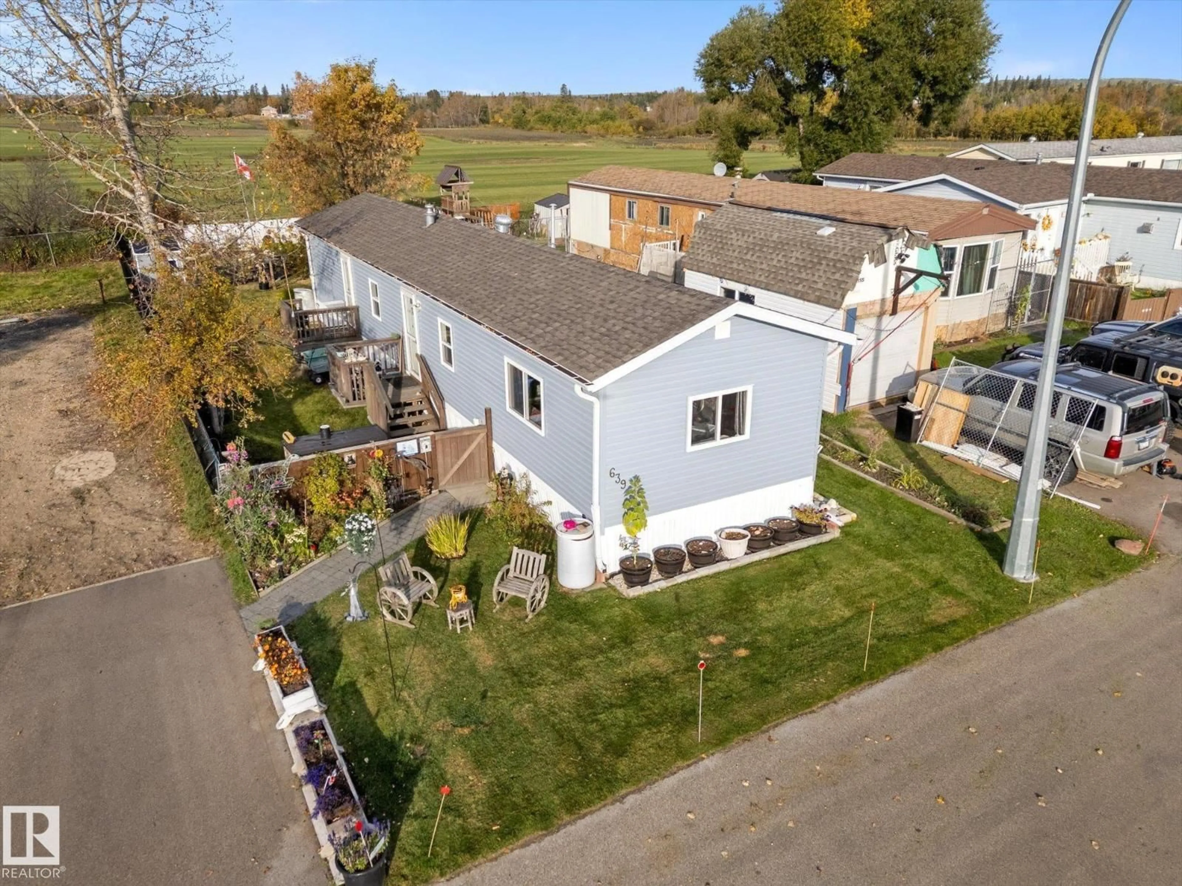 A pic from outside/outdoor area/front of a property/back of a property/a pic from drone, street for 639 53222 RGE RD 272, Rural Parkland County Alberta T7X3P7