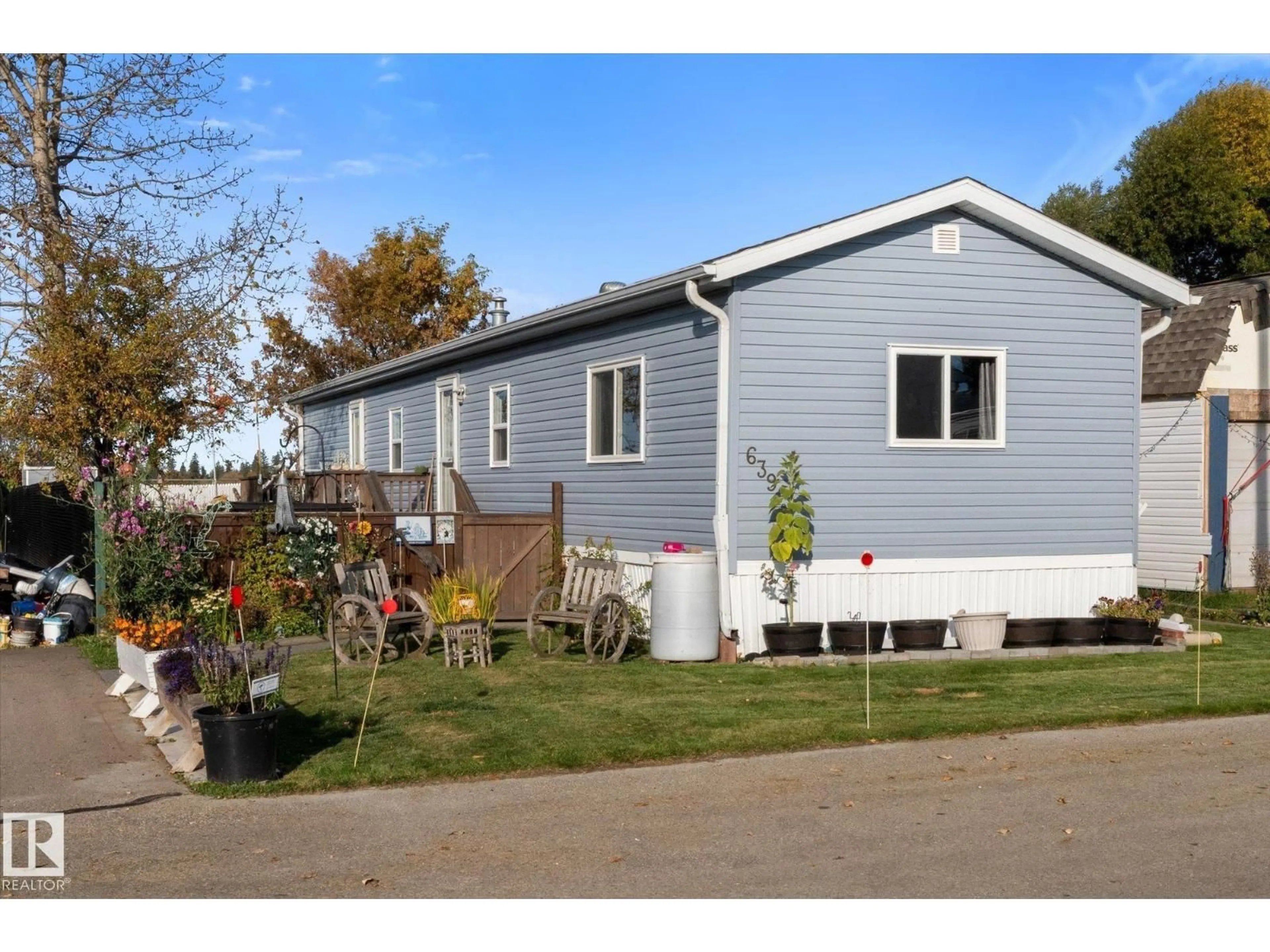 Home with vinyl exterior material, street for 639 53222 RGE RD 272, Rural Parkland County Alberta T7X3P7