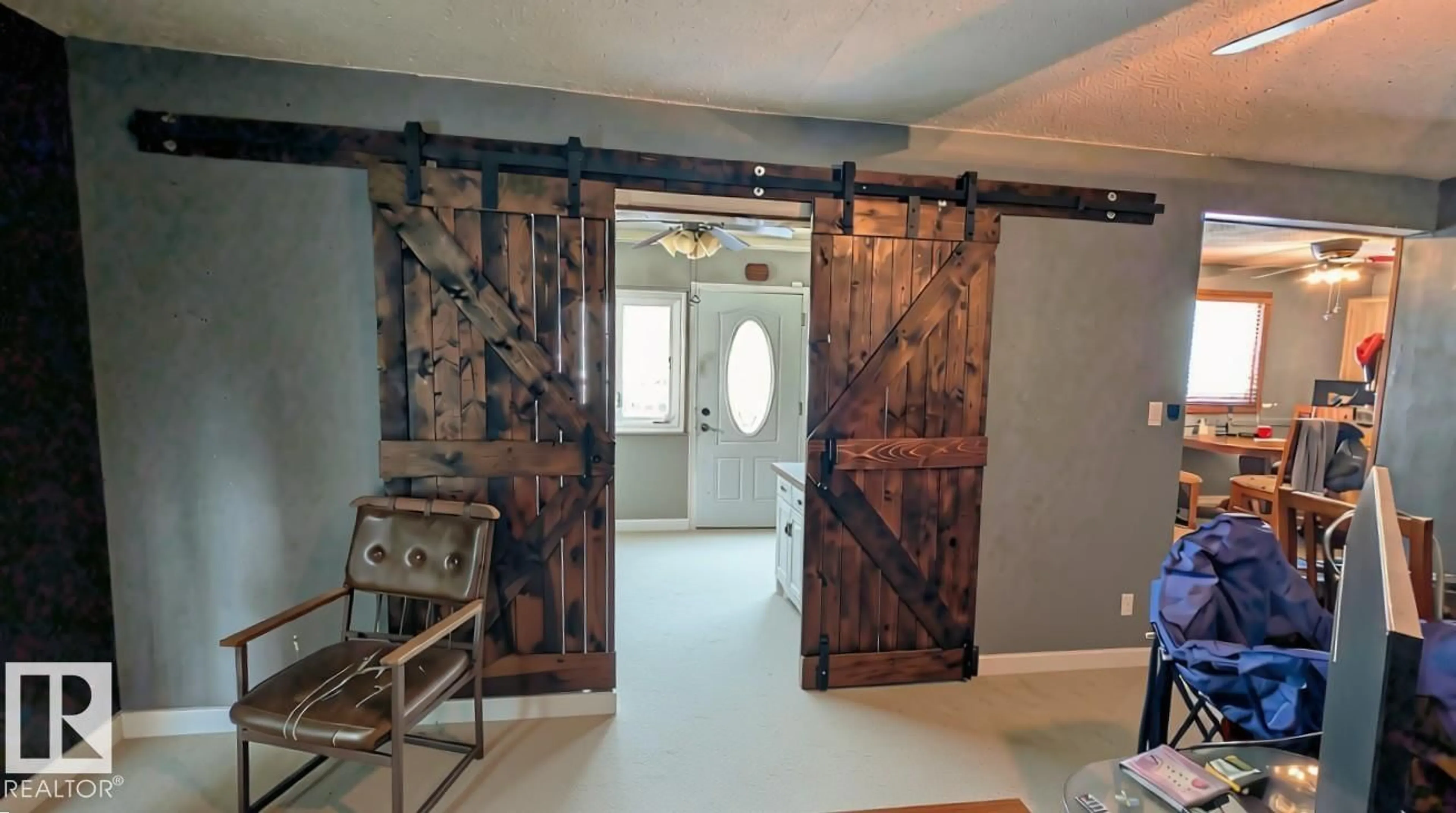 Indoor entryway for 5217 50 AV, Elk Point Alberta T0A1A0