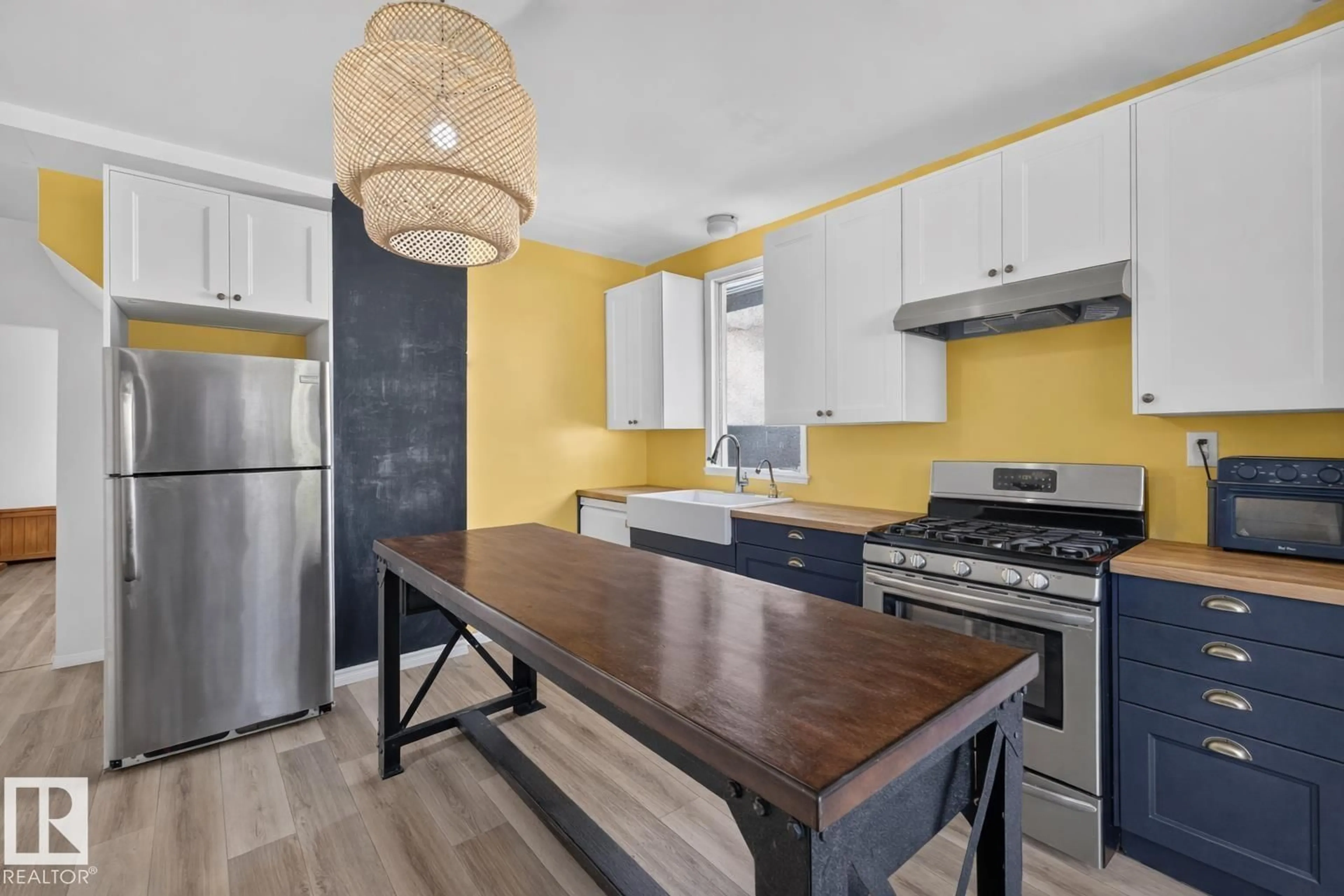 Open concept kitchen, unknown for 9626 85 AV, Edmonton Alberta T6C1H4