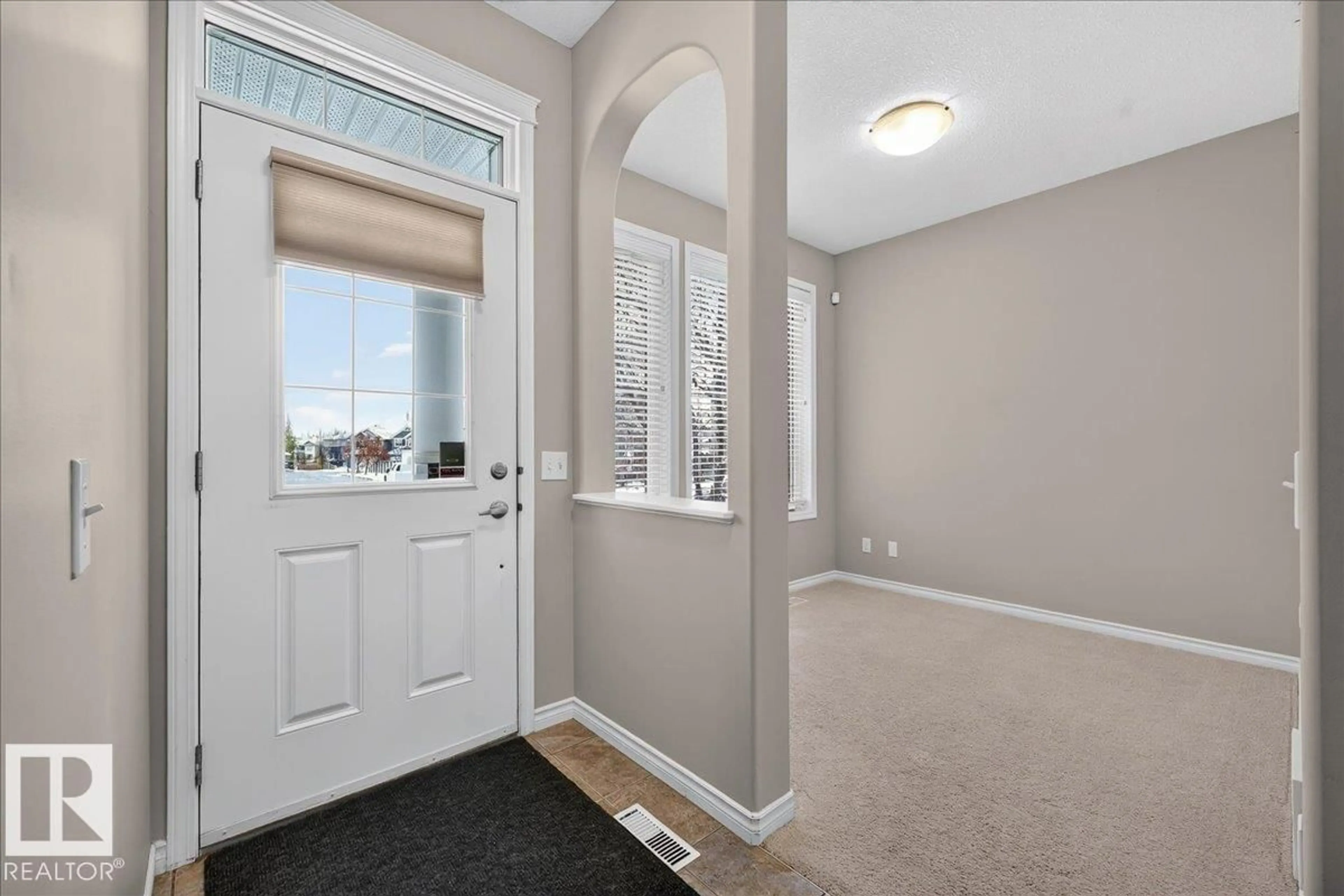 Indoor entryway for 1164 74 ST, Edmonton Alberta T6X0N7