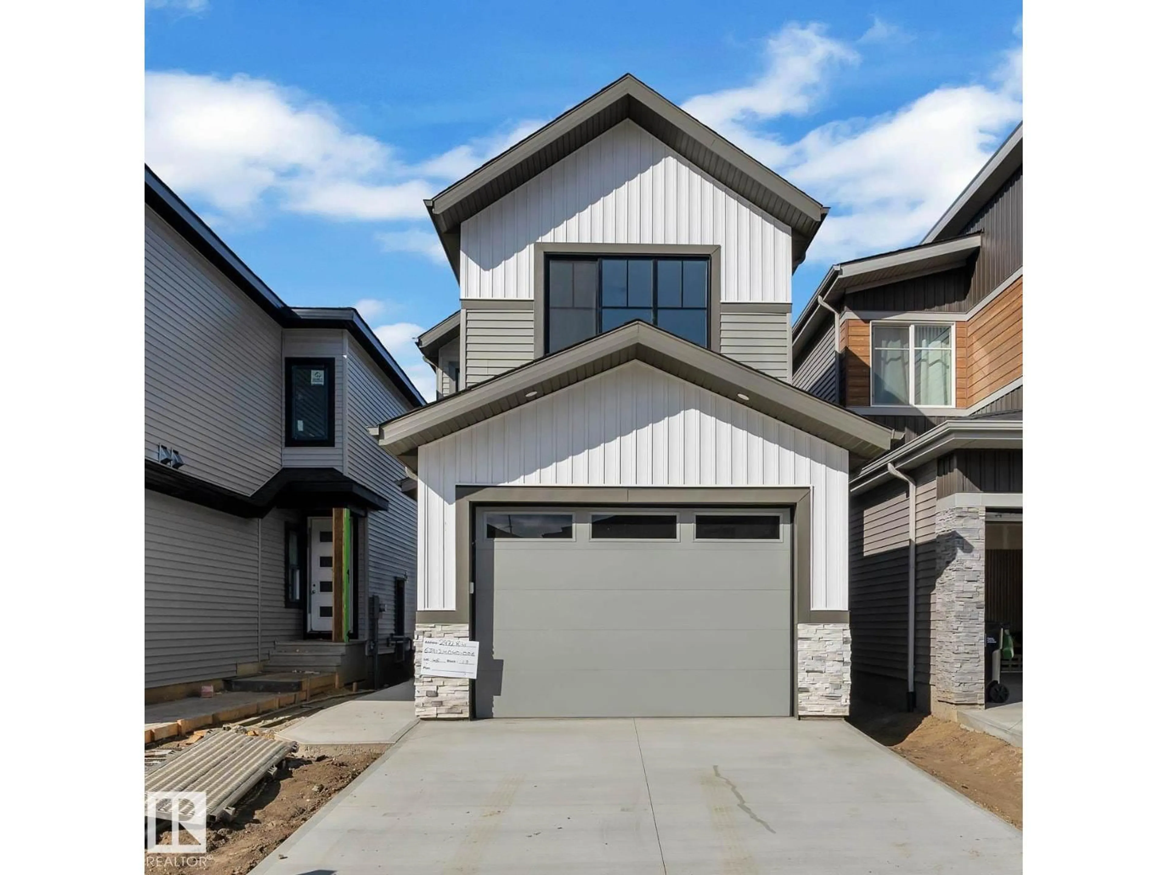 Home with vinyl exterior material, street for 2972 8 AVENUE SW, Edmonton Alberta T6X3M3