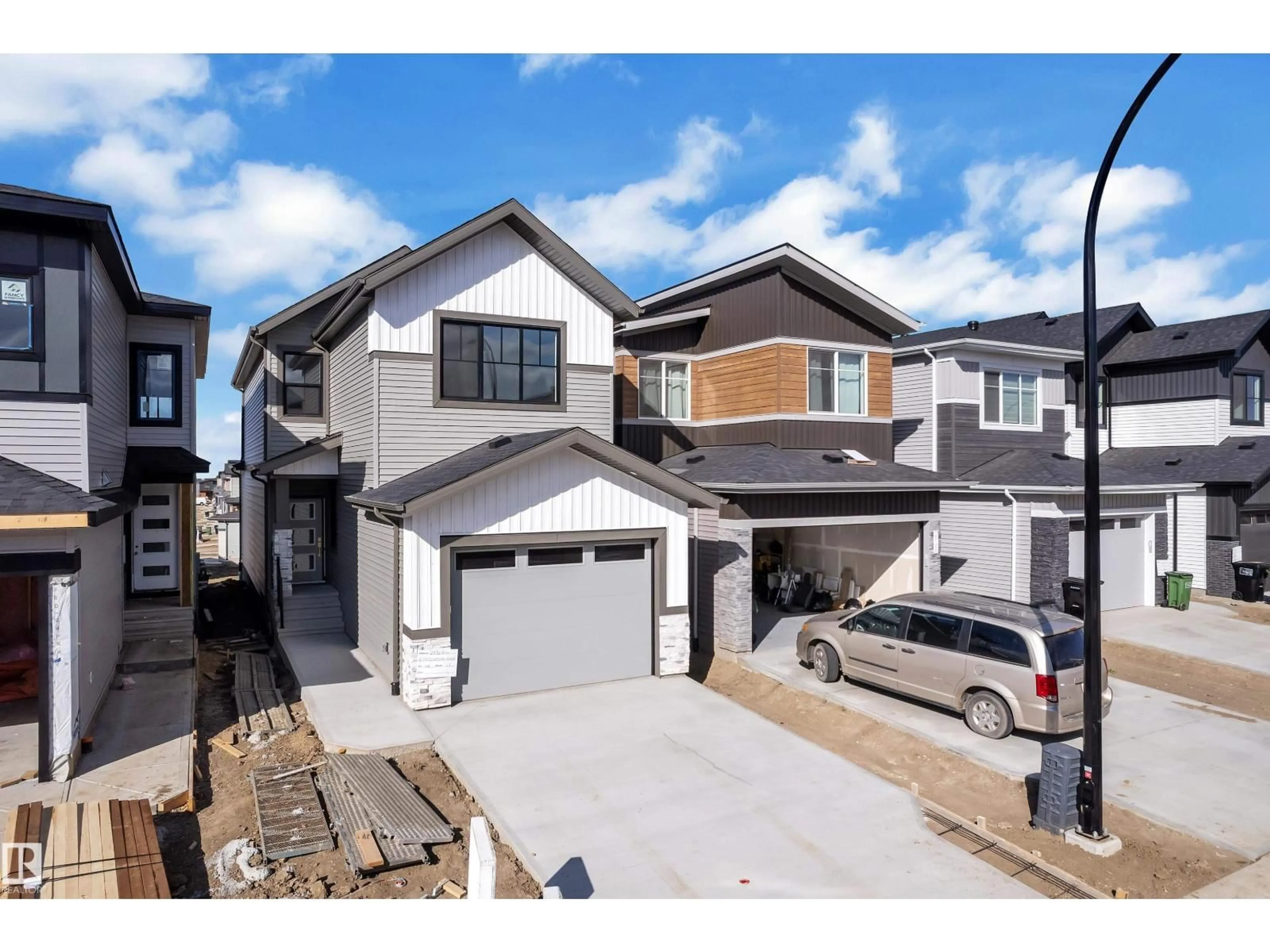 A pic from outside/outdoor area/front of a property/back of a property/a pic from drone, street for 2972 8 AVENUE SW, Edmonton Alberta T6X3M3
