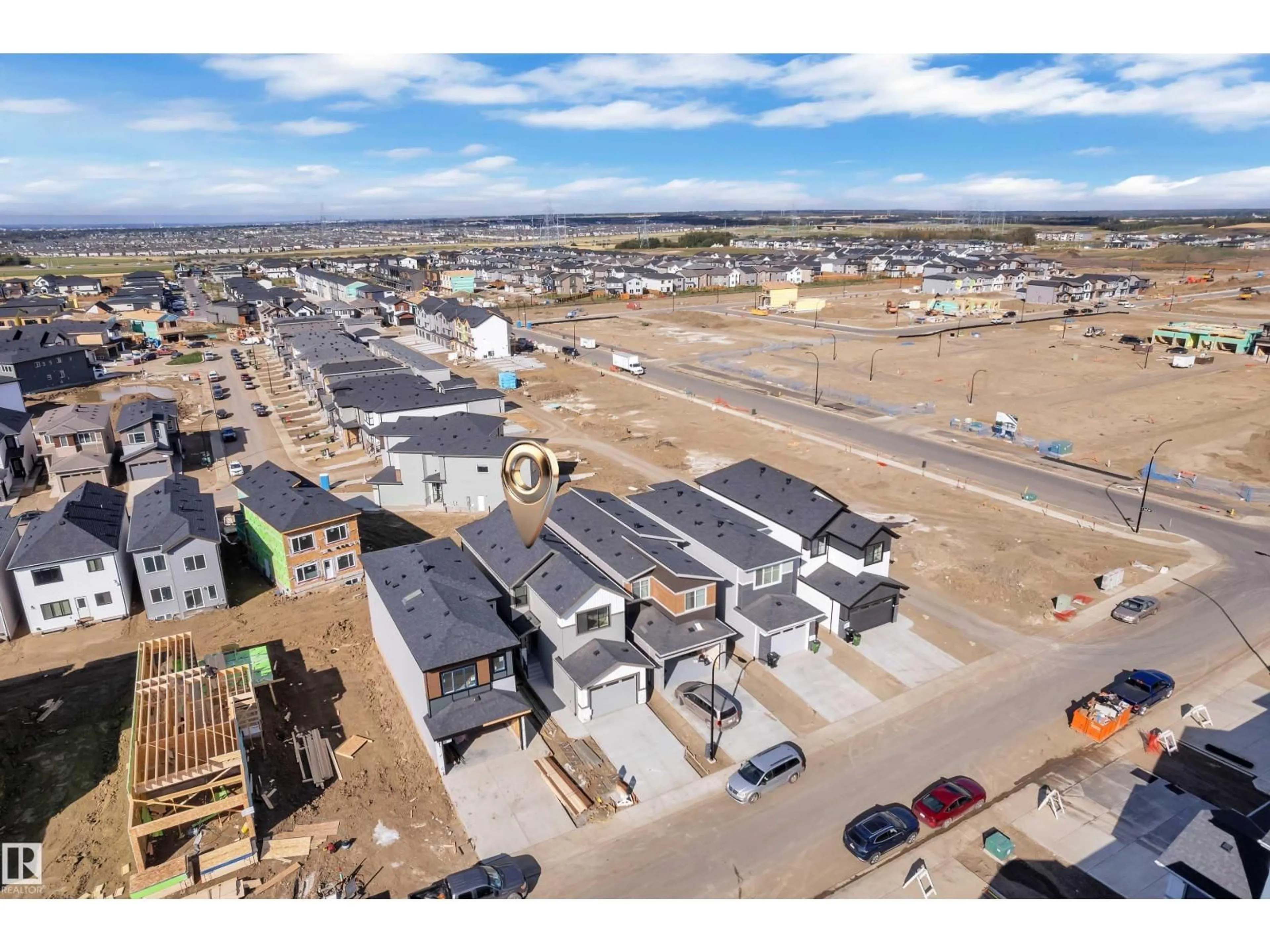 A pic from outside/outdoor area/front of a property/back of a property/a pic from drone, street for 2972 8 AVENUE SW, Edmonton Alberta T6X3M3