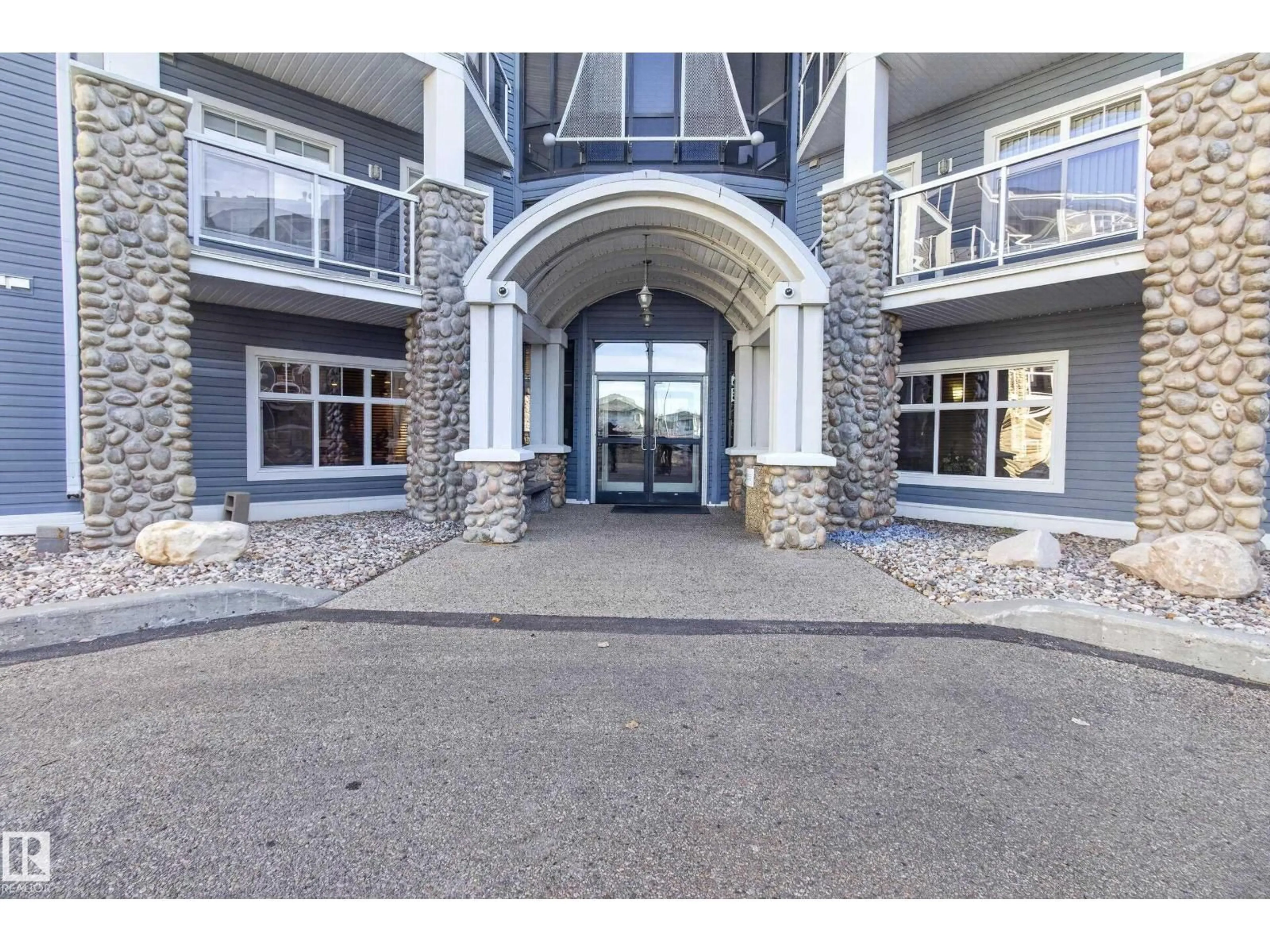 Indoor foyer for #201 - 16035 132 ST, Edmonton Alberta T6V0B4