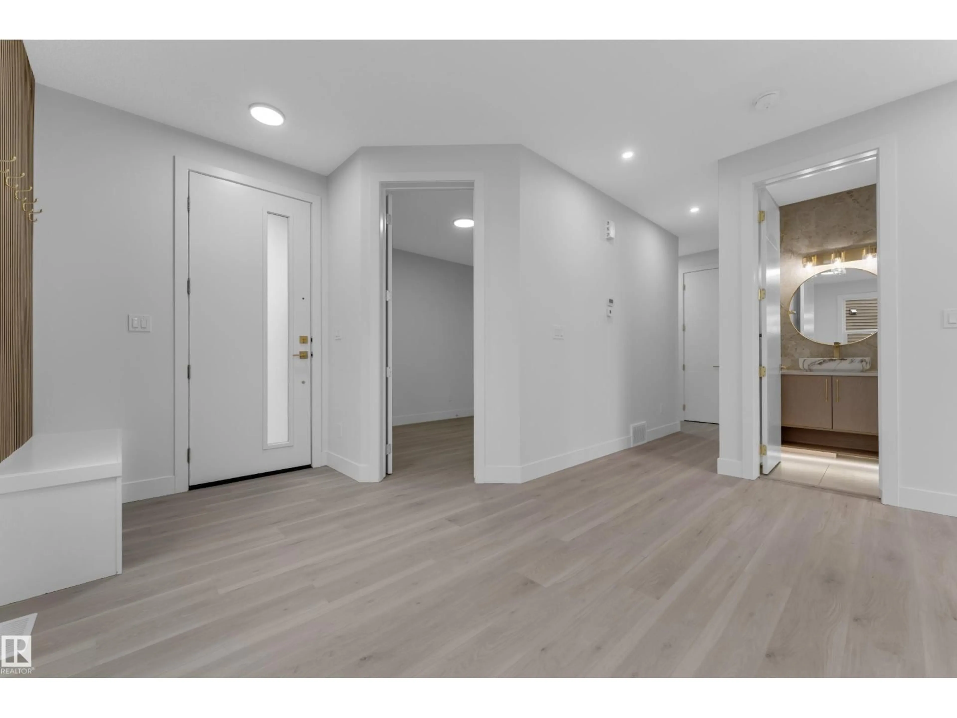 Indoor entryway for 732 31 STREET, Edmonton Alberta T6X3M3