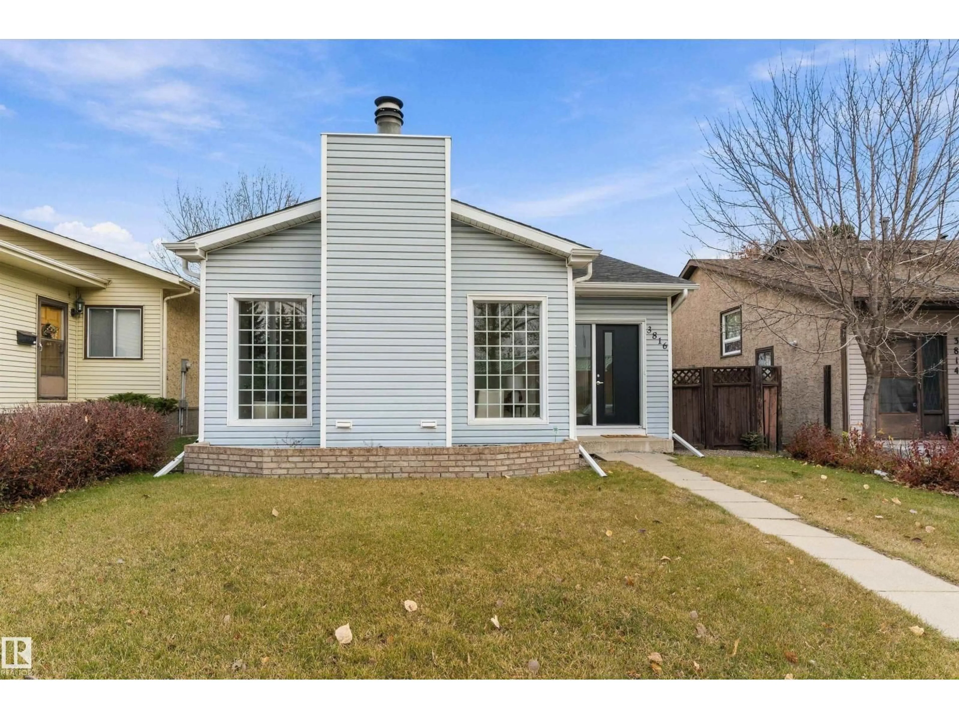 Home with vinyl exterior material, street for 3816 41 AV, Edmonton Alberta T6L5M4