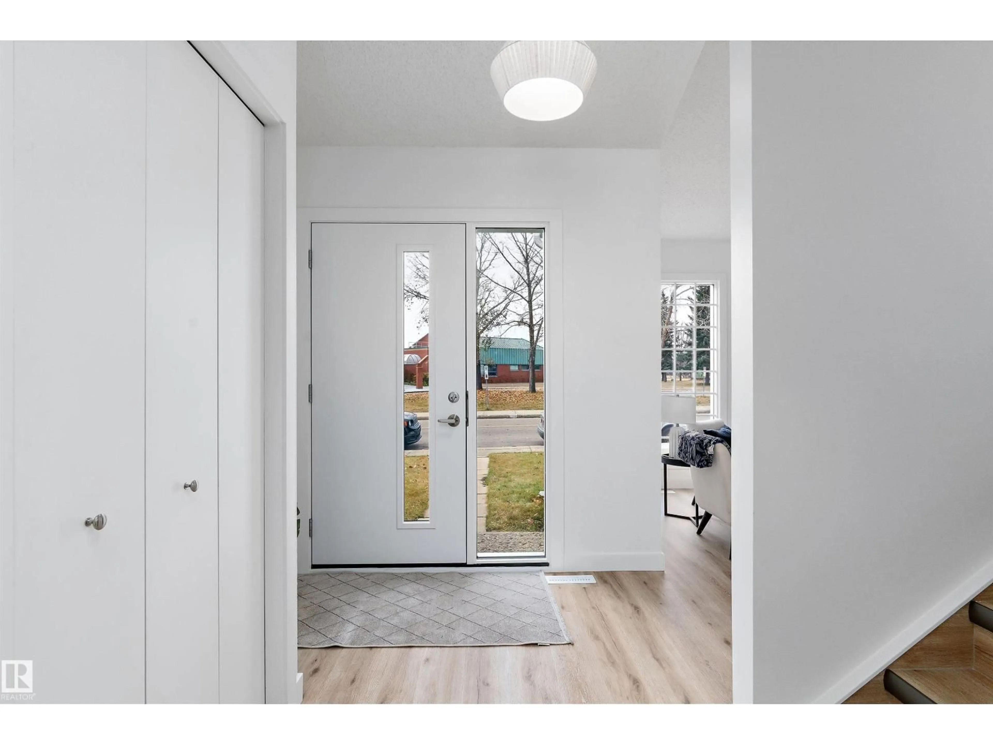Indoor entryway for 3816 41 AV, Edmonton Alberta T6L5M4