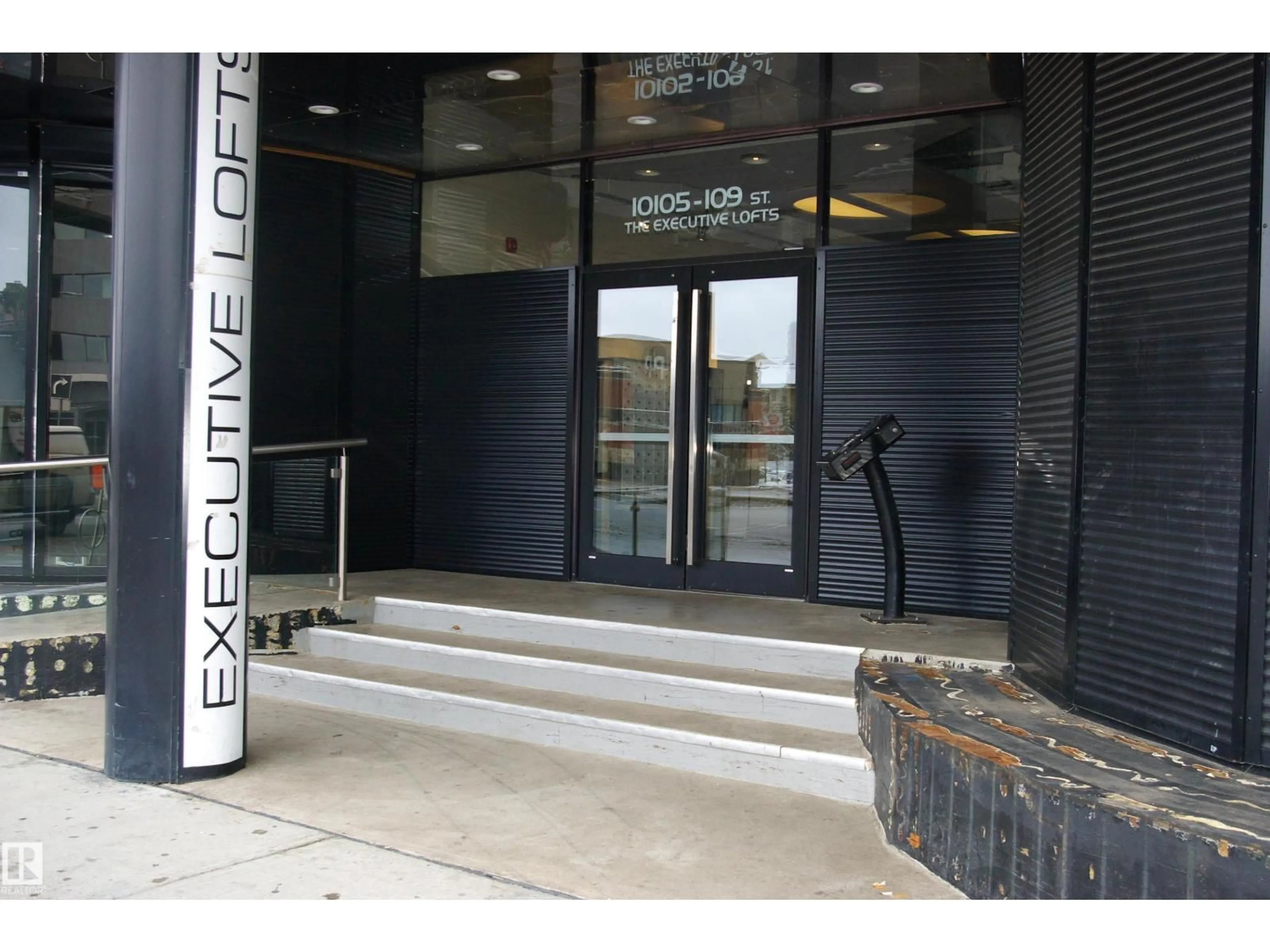 Indoor foyer for 502 - 10105 109 ST, Edmonton Alberta T5J1M8