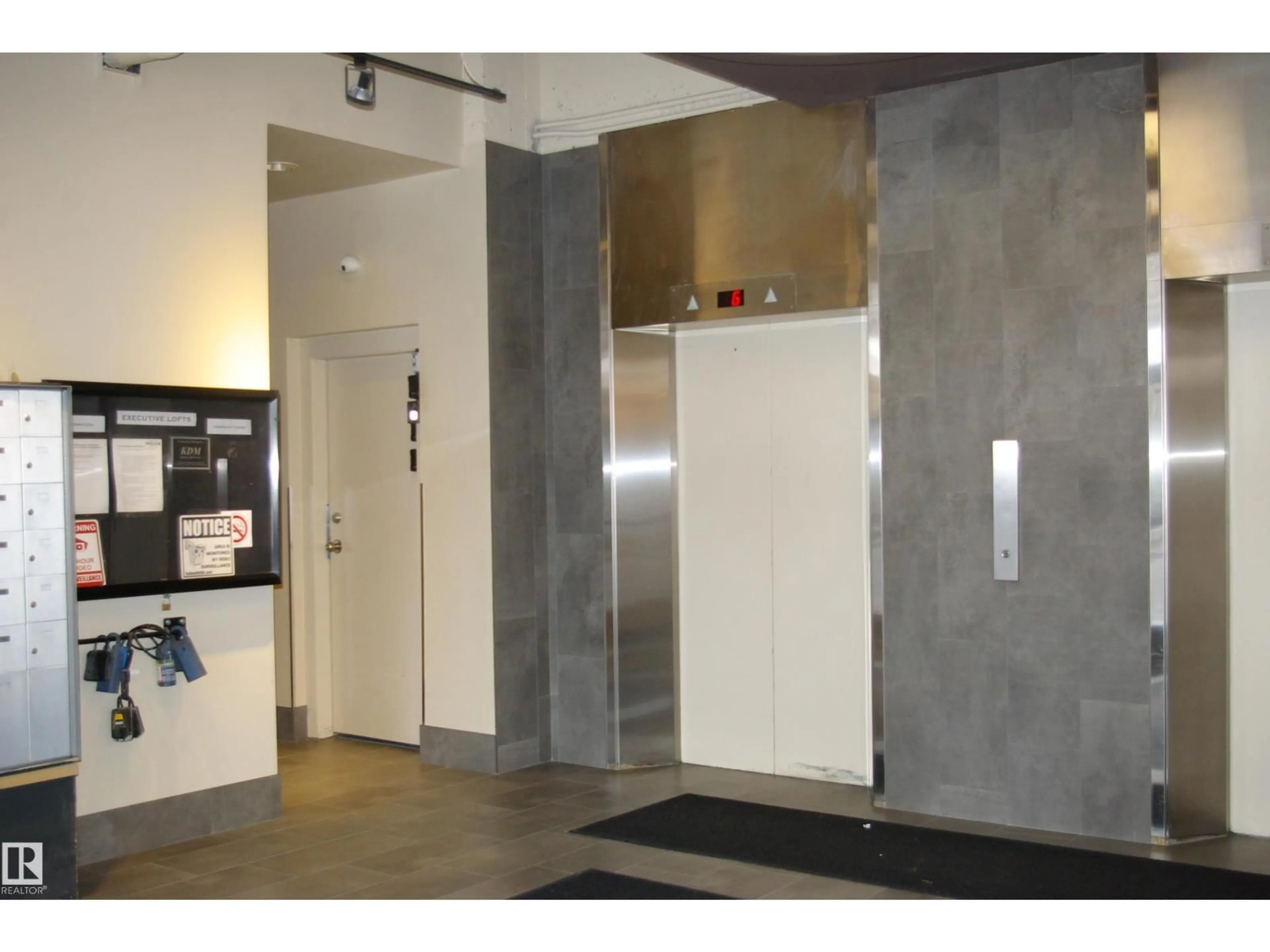 Indoor foyer for 502 - 10105 109 ST, Edmonton Alberta T5J1M8