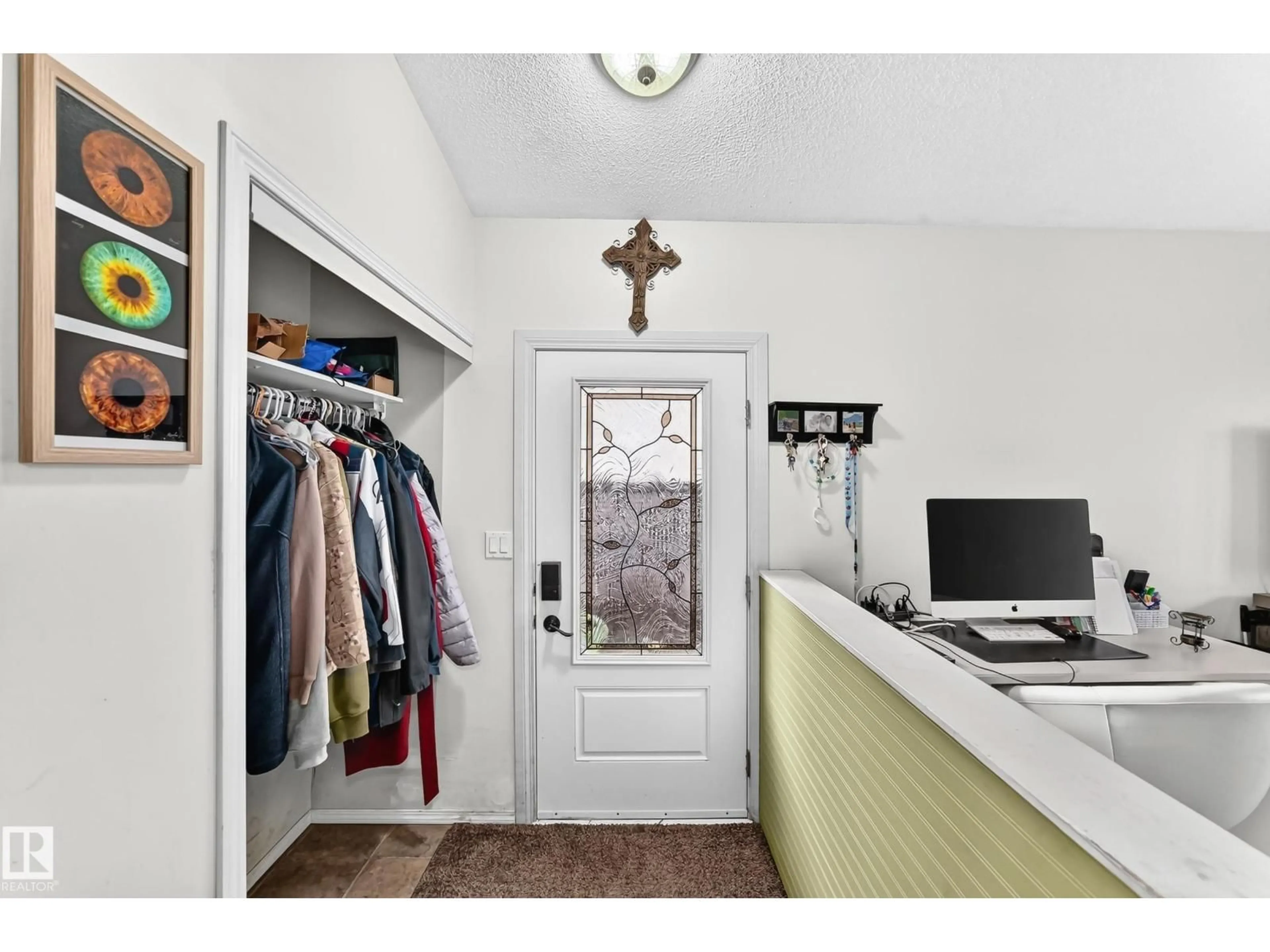 Indoor entryway for 4121 41 AV, Edmonton Alberta T6L5M3