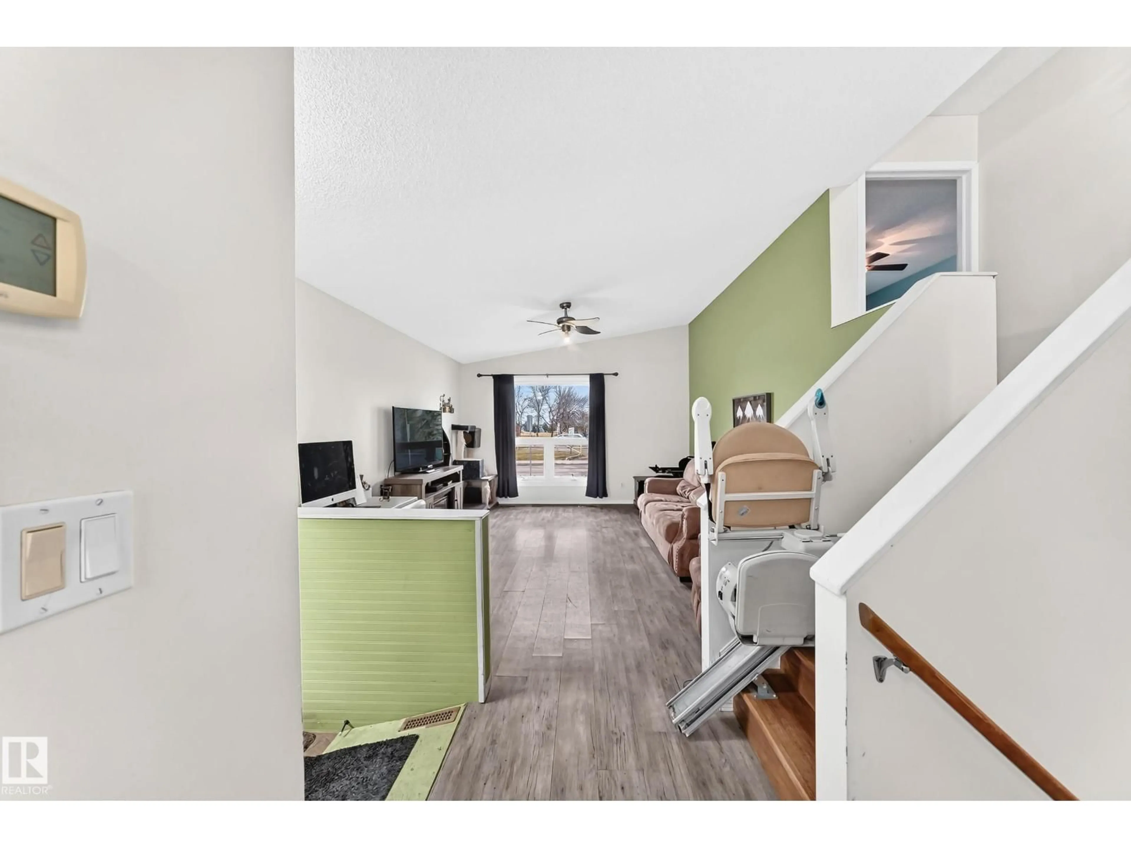 Unknown for 4121 41 AV, Edmonton Alberta T6L5M3