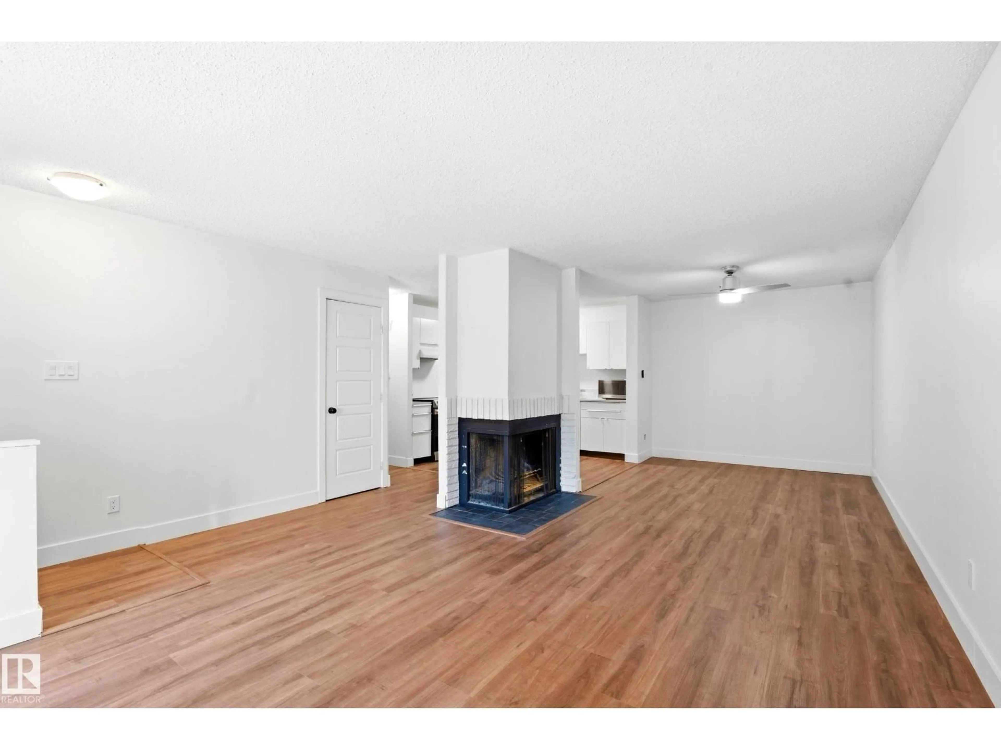 A pic of a room for 258 SURREY GD, Edmonton Alberta T5T1Z3