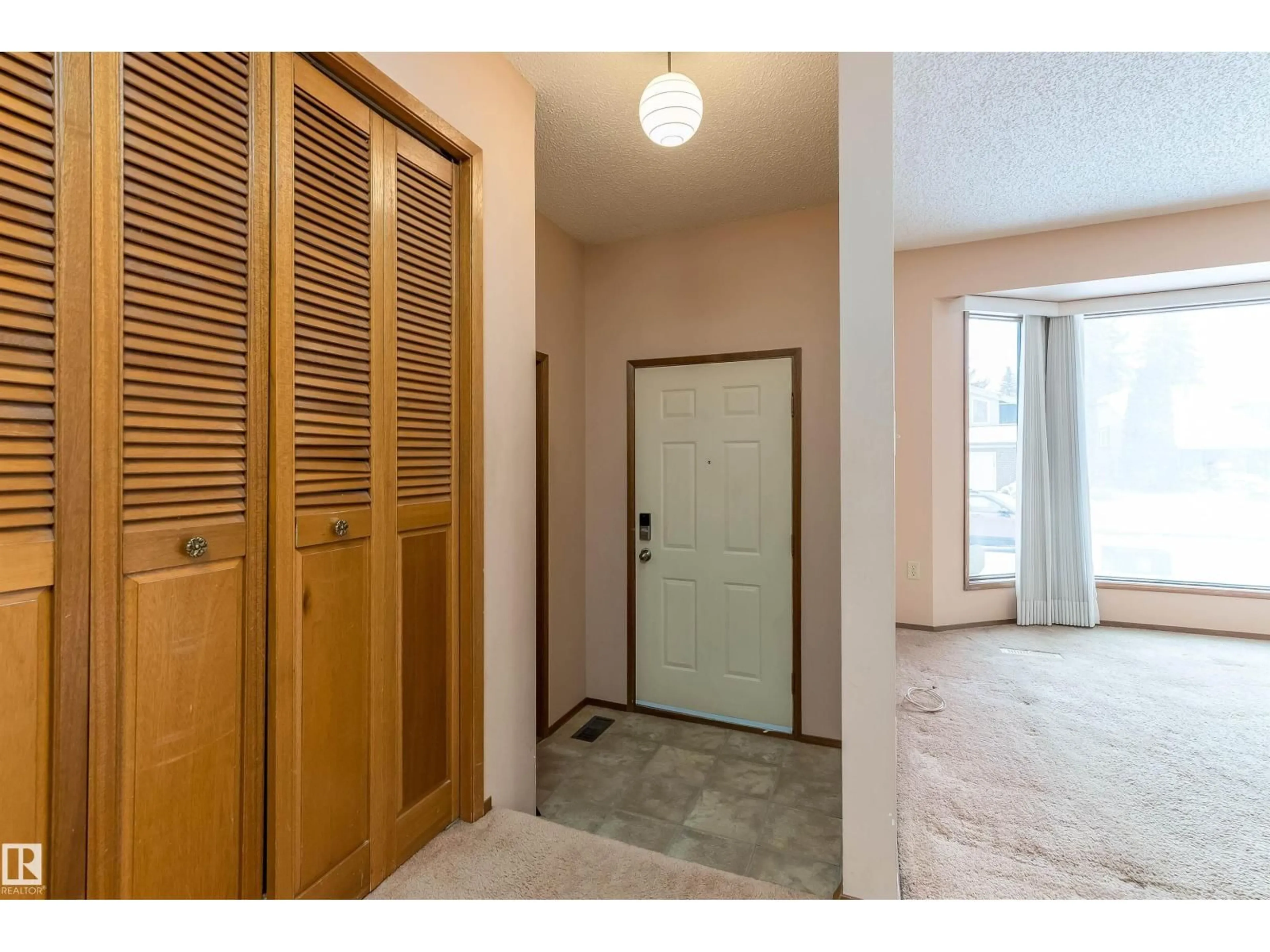 Indoor entryway for 11125 19 AV, Edmonton Alberta T6J4Z5