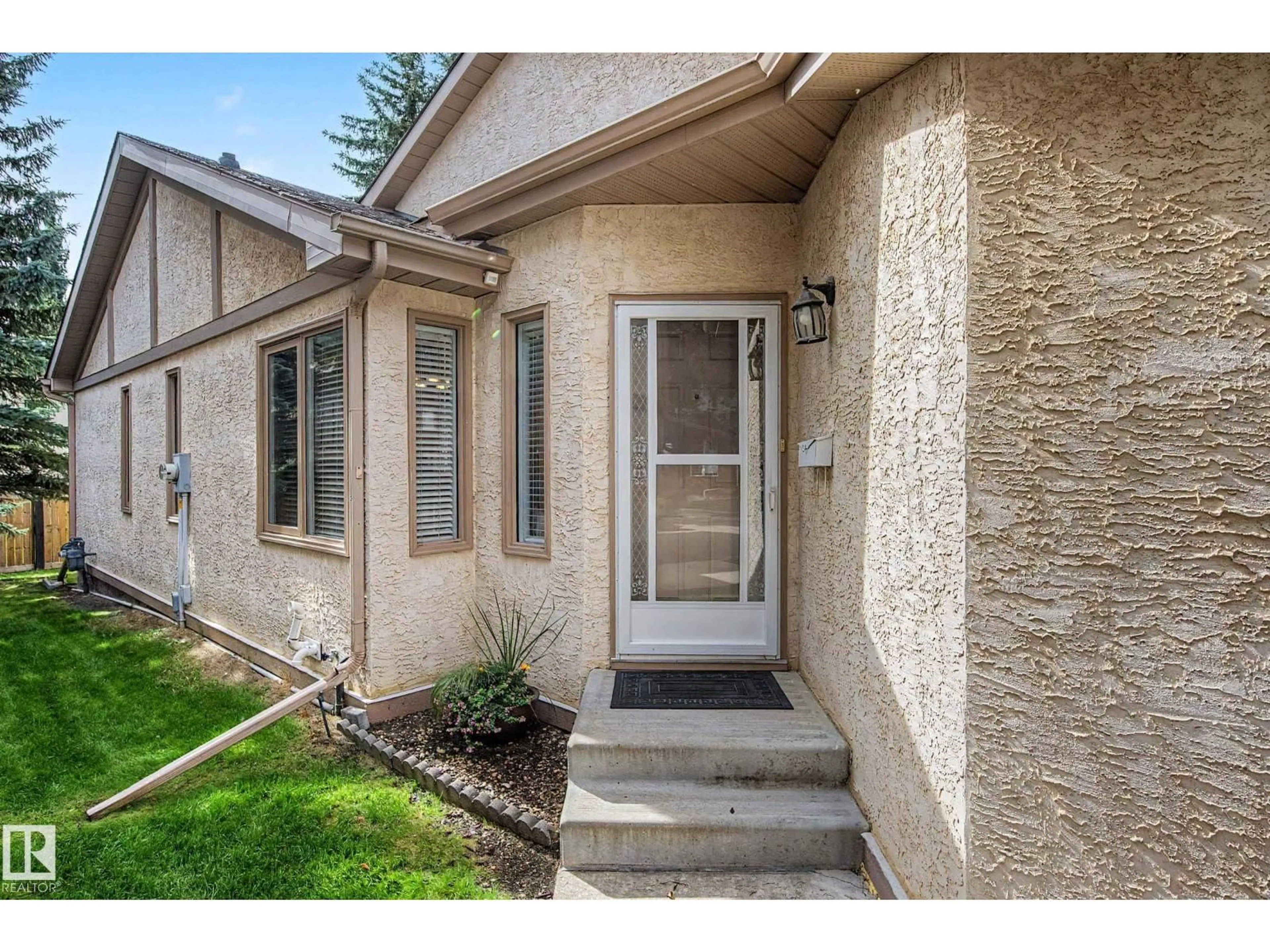 Indoor entryway for 57A - 5 ERIN RIDGE DR, St. Albert Alberta T8N6G1