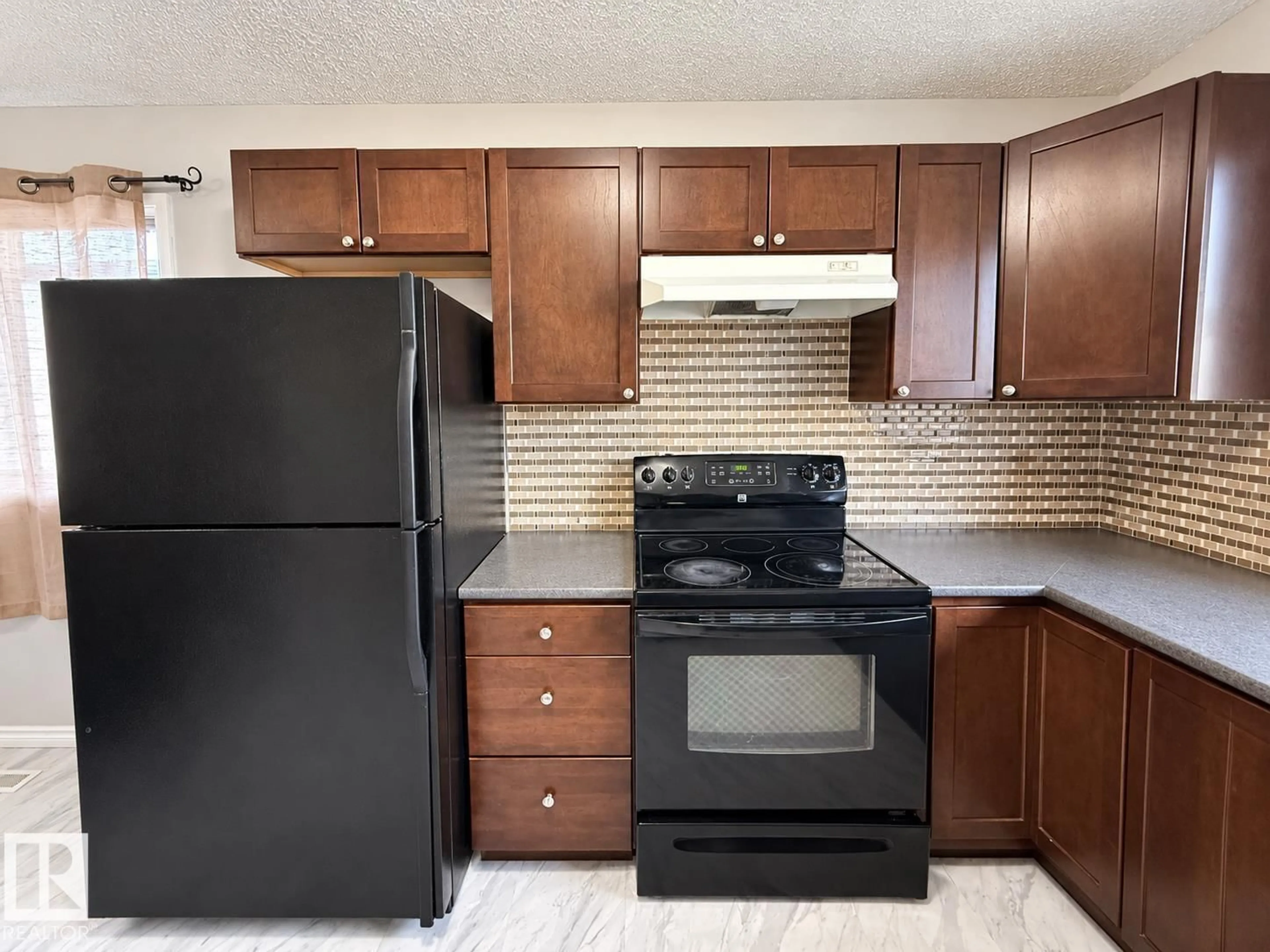 Standard kitchen, unknown for 8412 35 AV, Edmonton Alberta T6K0C6
