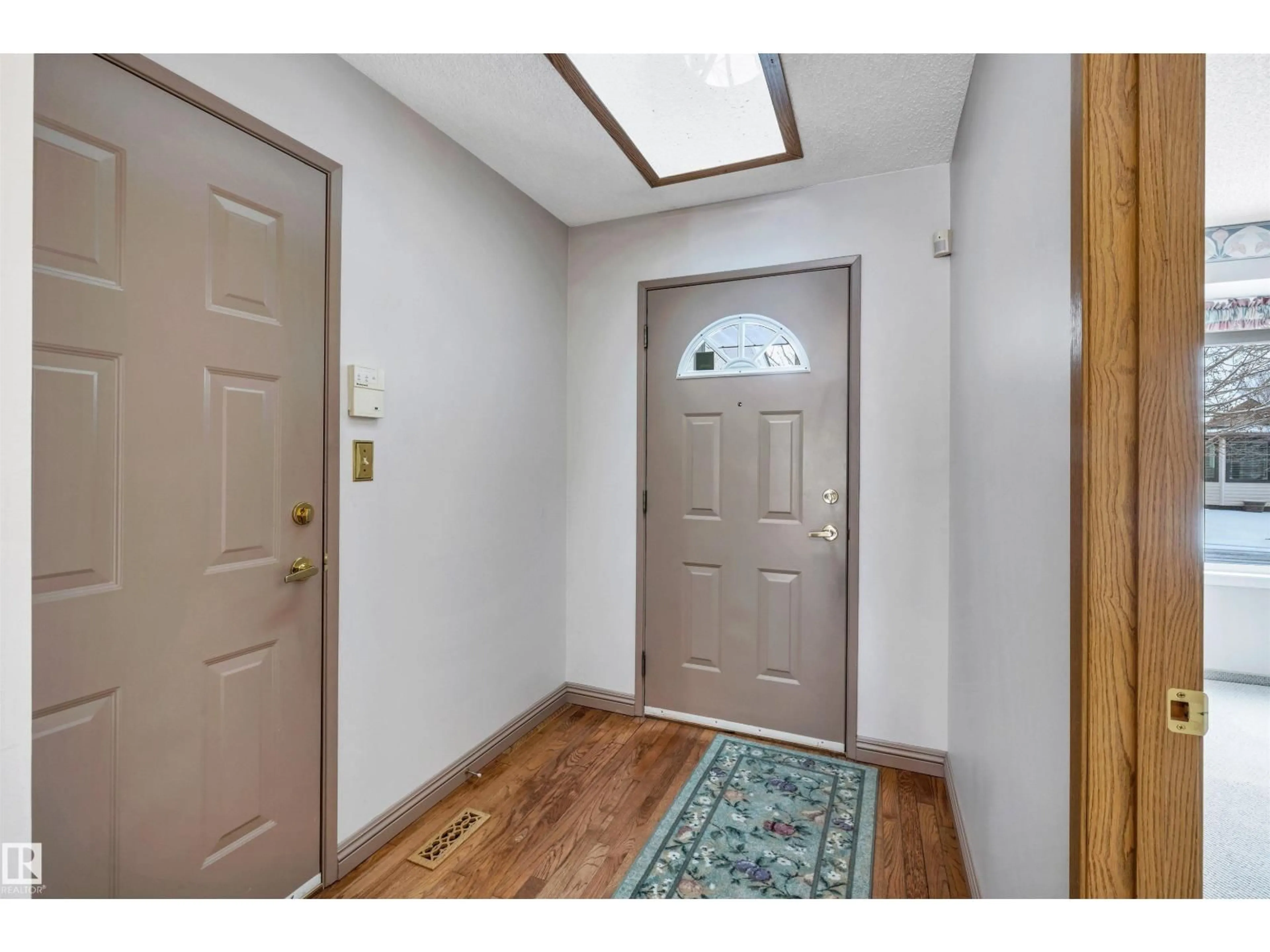 Indoor entryway for NW - 9996 176 AV, Edmonton Alberta T5X5W1