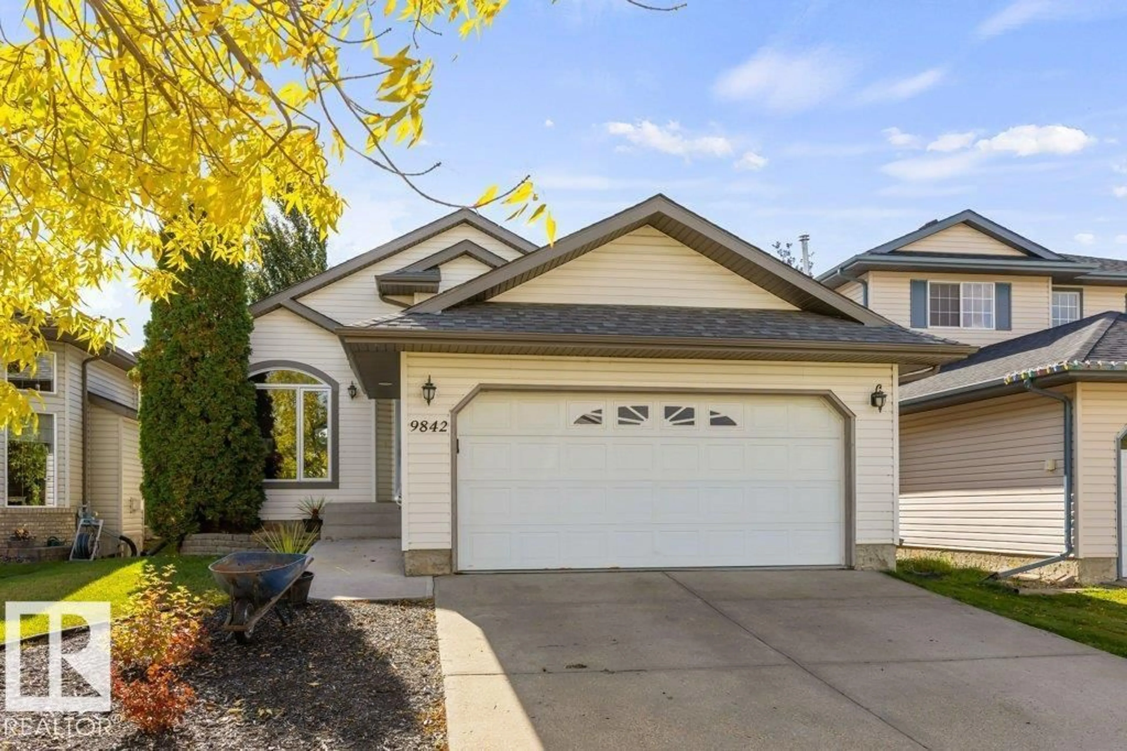 Home with vinyl exterior material, street for 9842 86 ST, Morinville Alberta T8R1S8