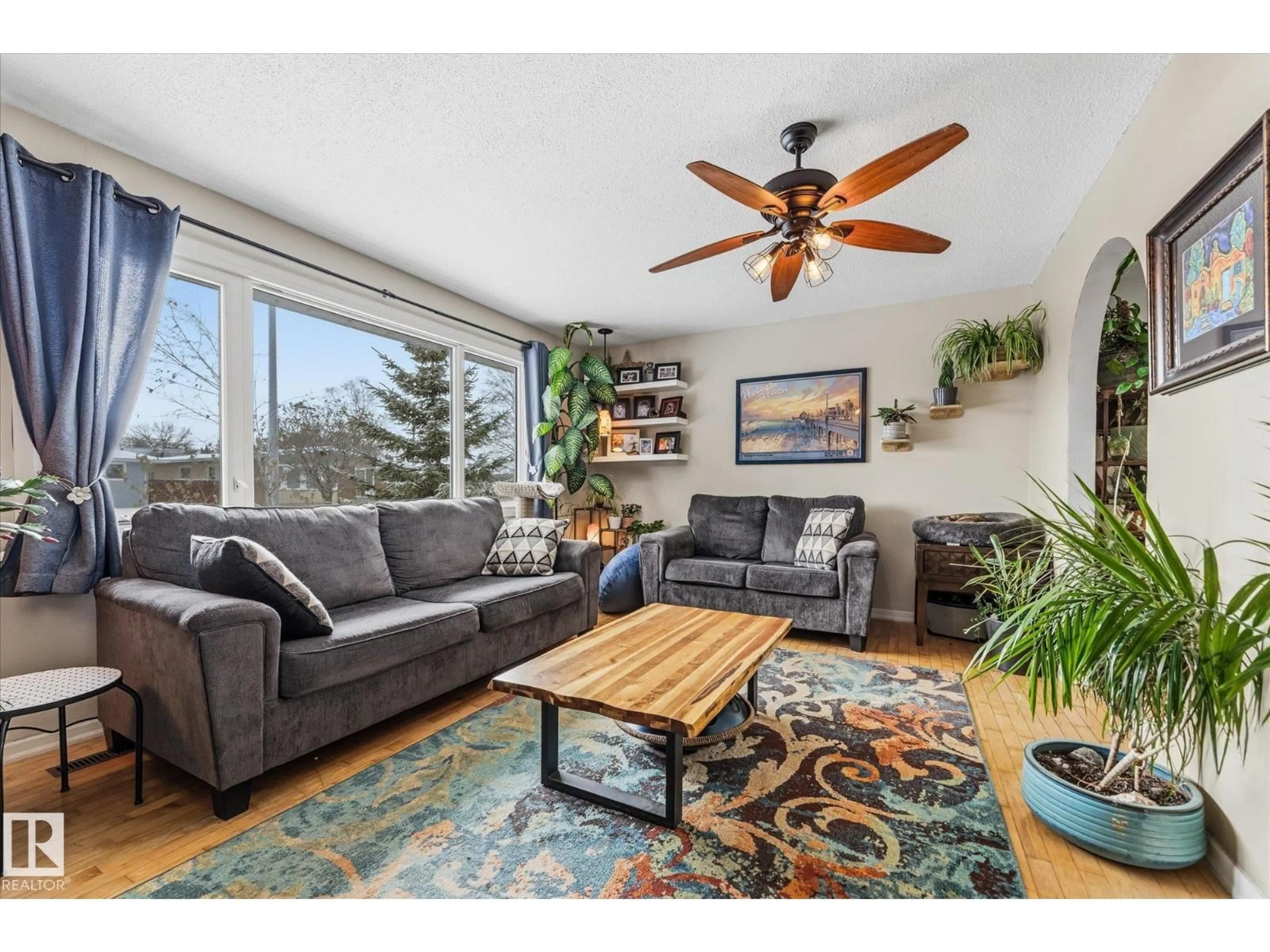 Living room with furniture, unknown for 22 WAPITI DR, Devon Alberta T9G1R3