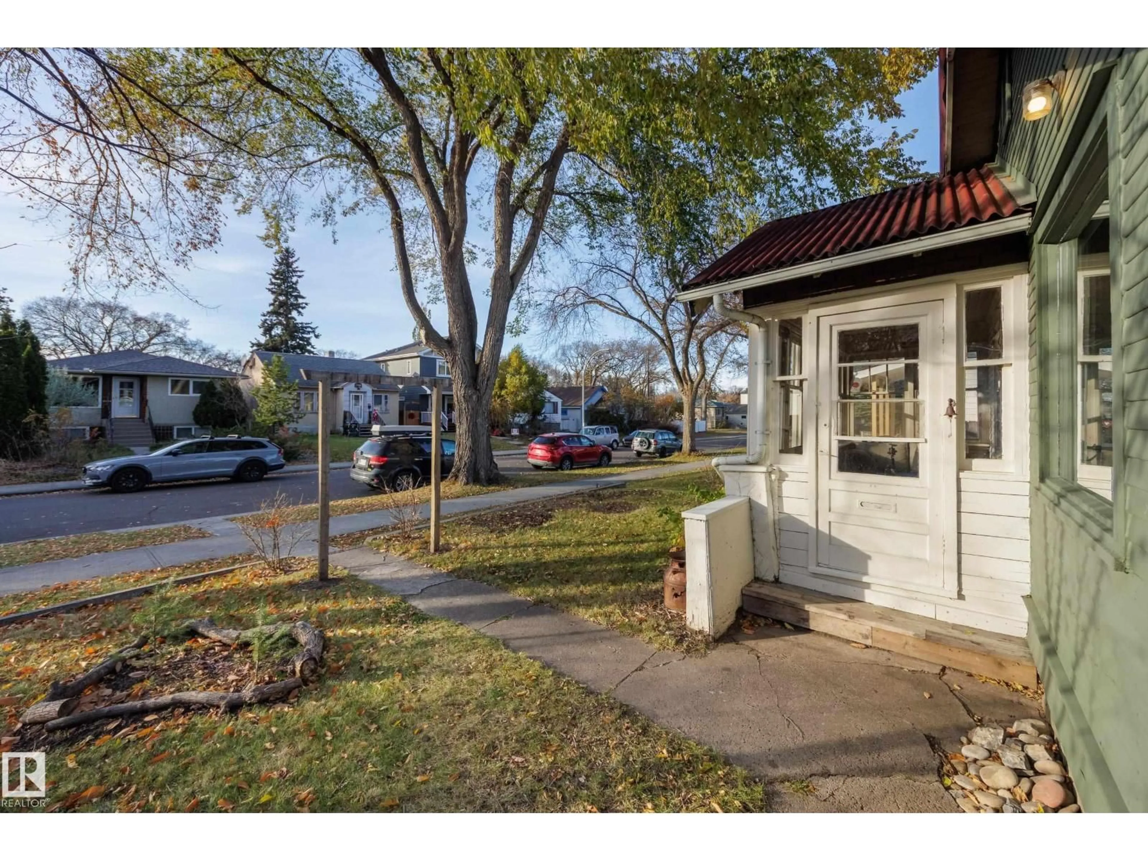 Unknown for NW - 11933 63 ST, Edmonton Alberta T5W4G2