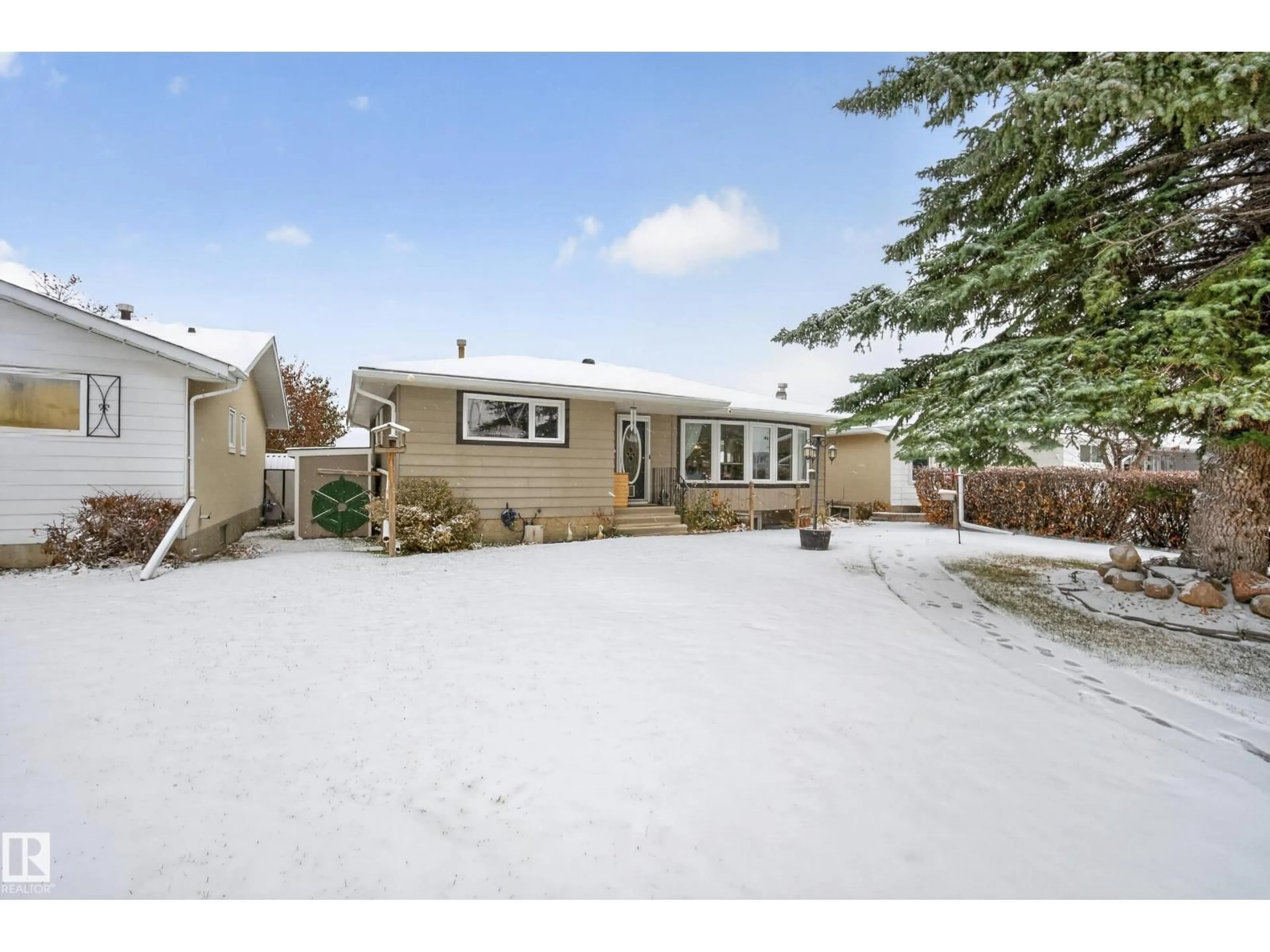 A pic from outside/outdoor area/front of a property/back of a property/a pic from drone, street for 19 BELLEVILLE AV, Spruce Grove Alberta T7X1J6