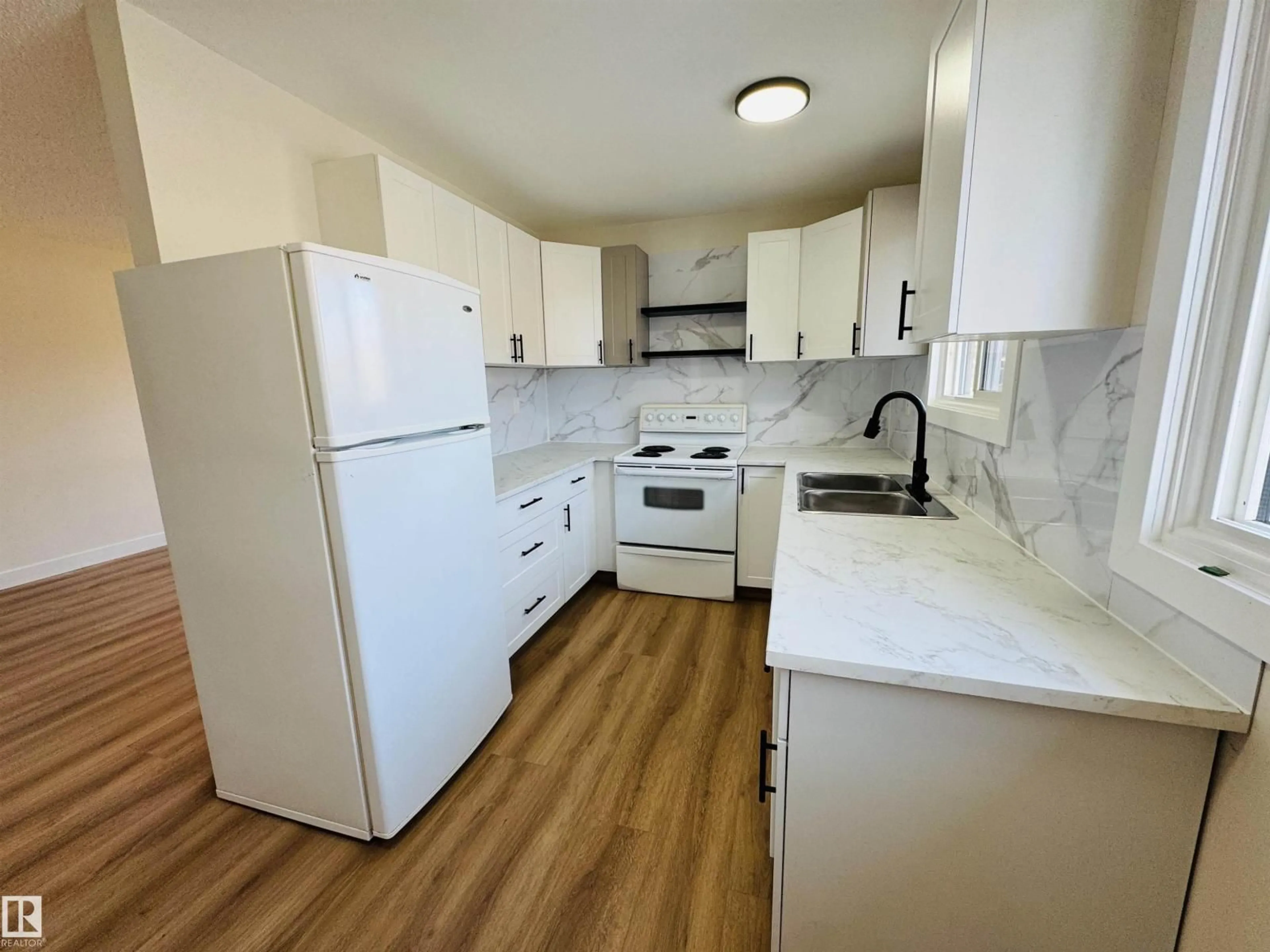 Standard kitchen, wood/laminate floor for 11 OVERDOWN DR, Red Deer Alberta T4N5G9