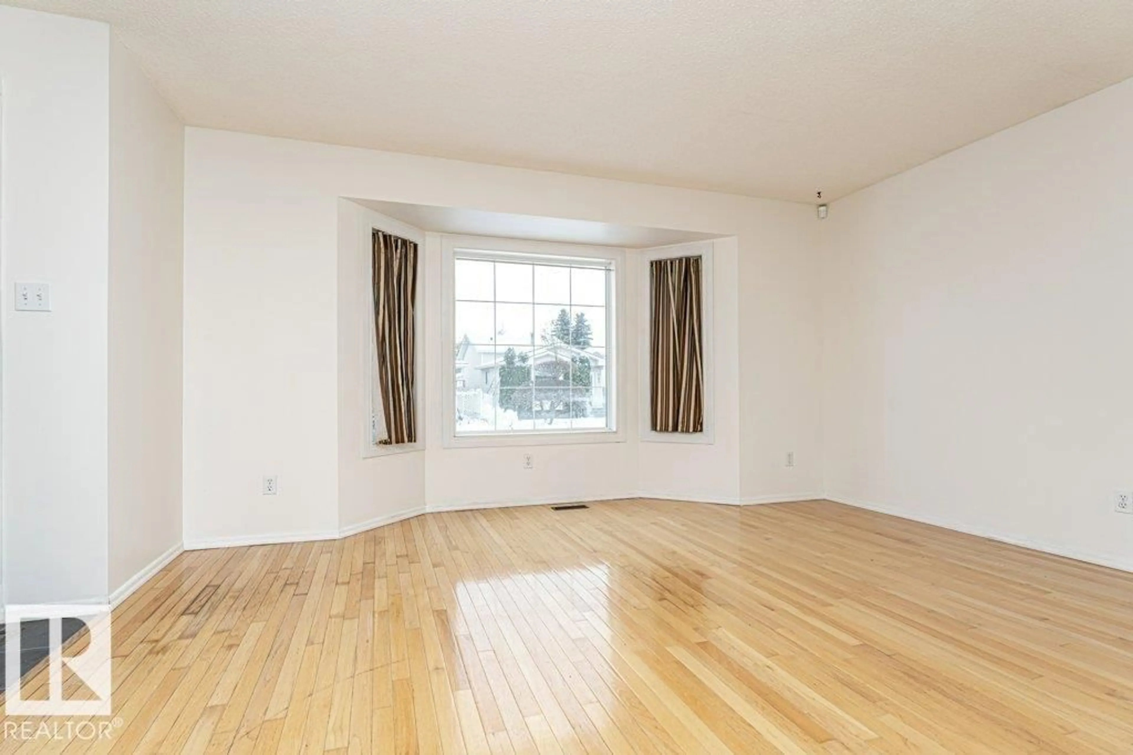 A pic of a room for 242 KIRKWOOD AV, Edmonton Alberta T6L5A8