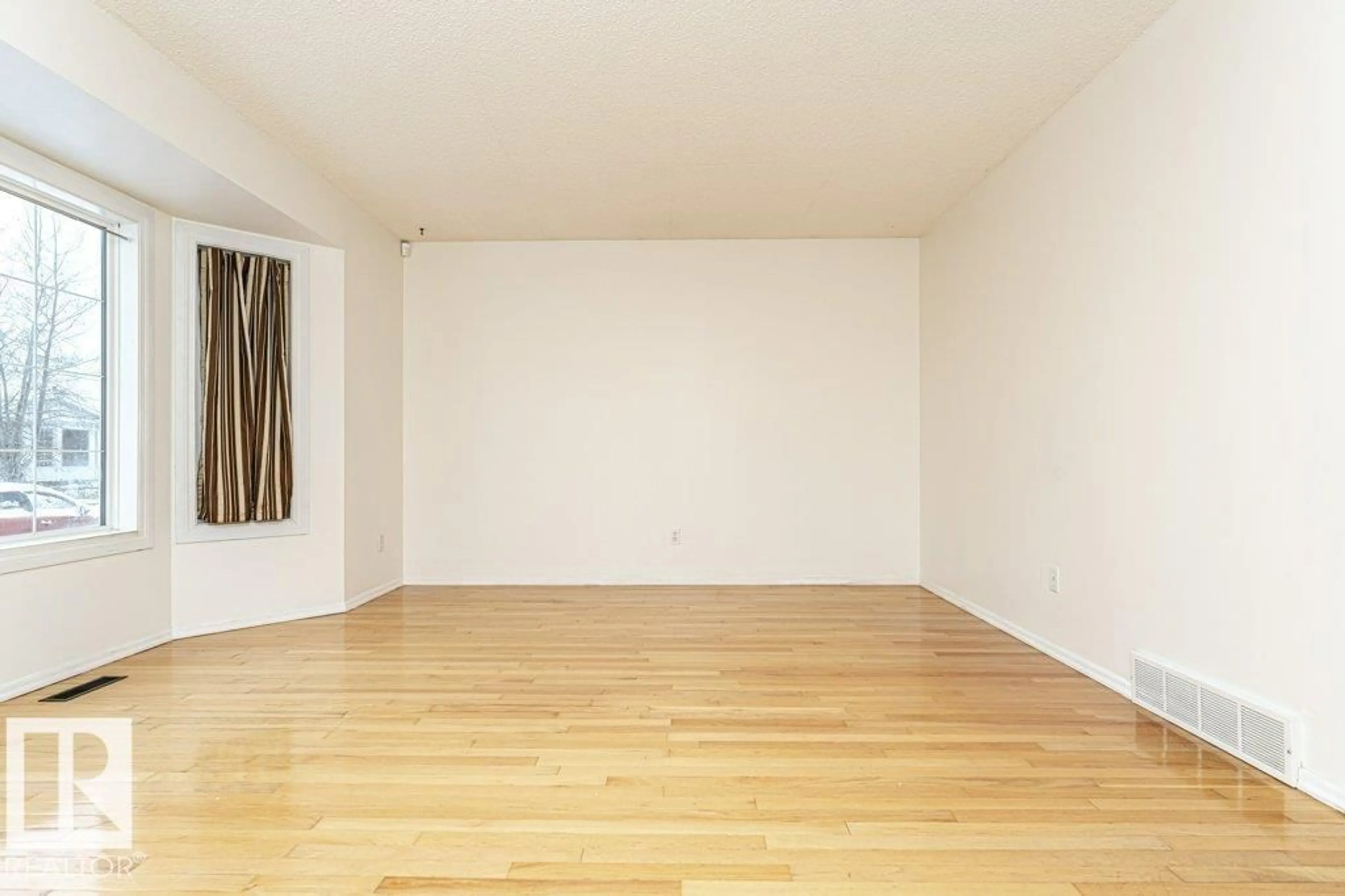 A pic of a room for 242 KIRKWOOD AV, Edmonton Alberta T6L5A8