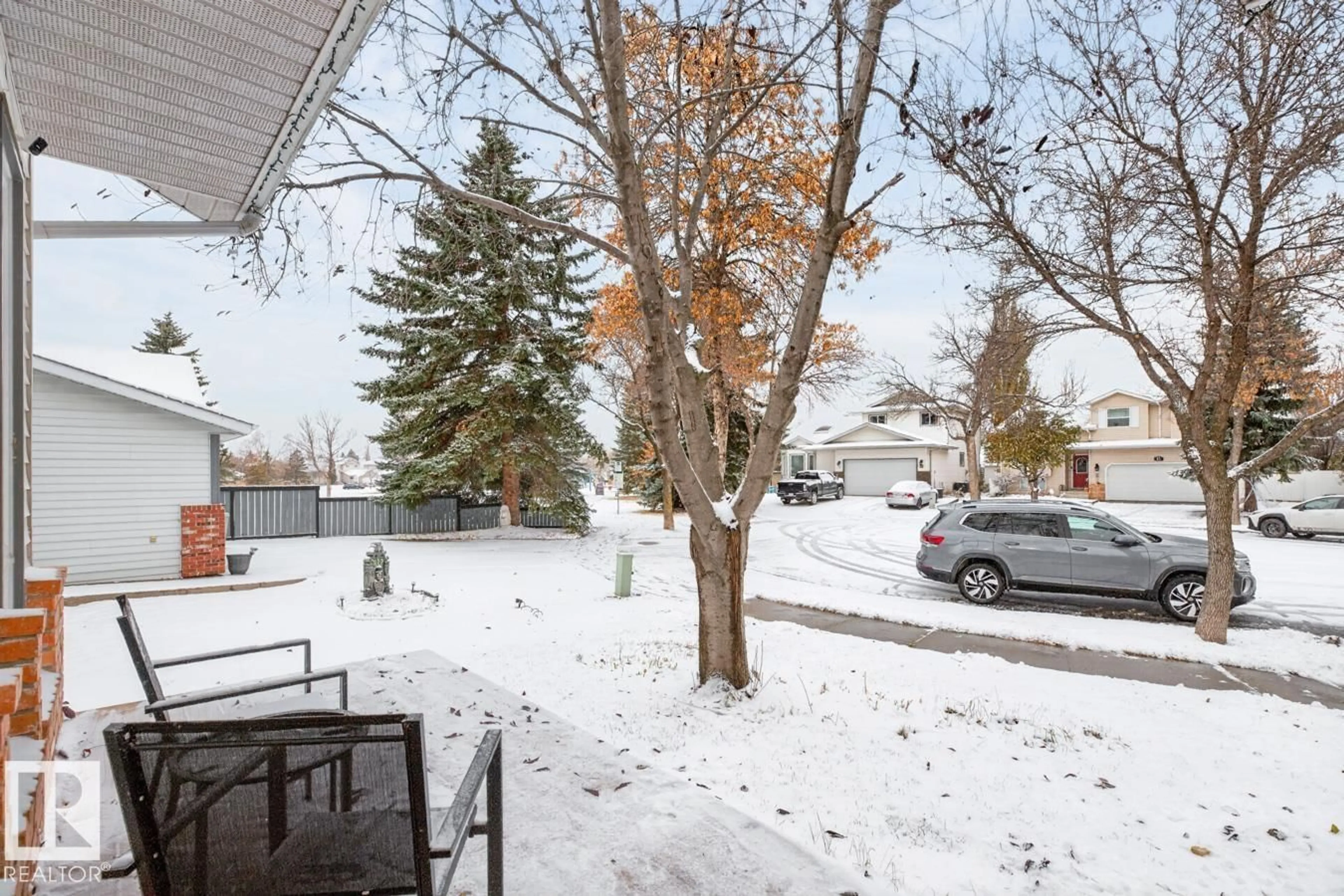 Patio, street for 9 DURAND PL, St. Albert Alberta T8N4V5