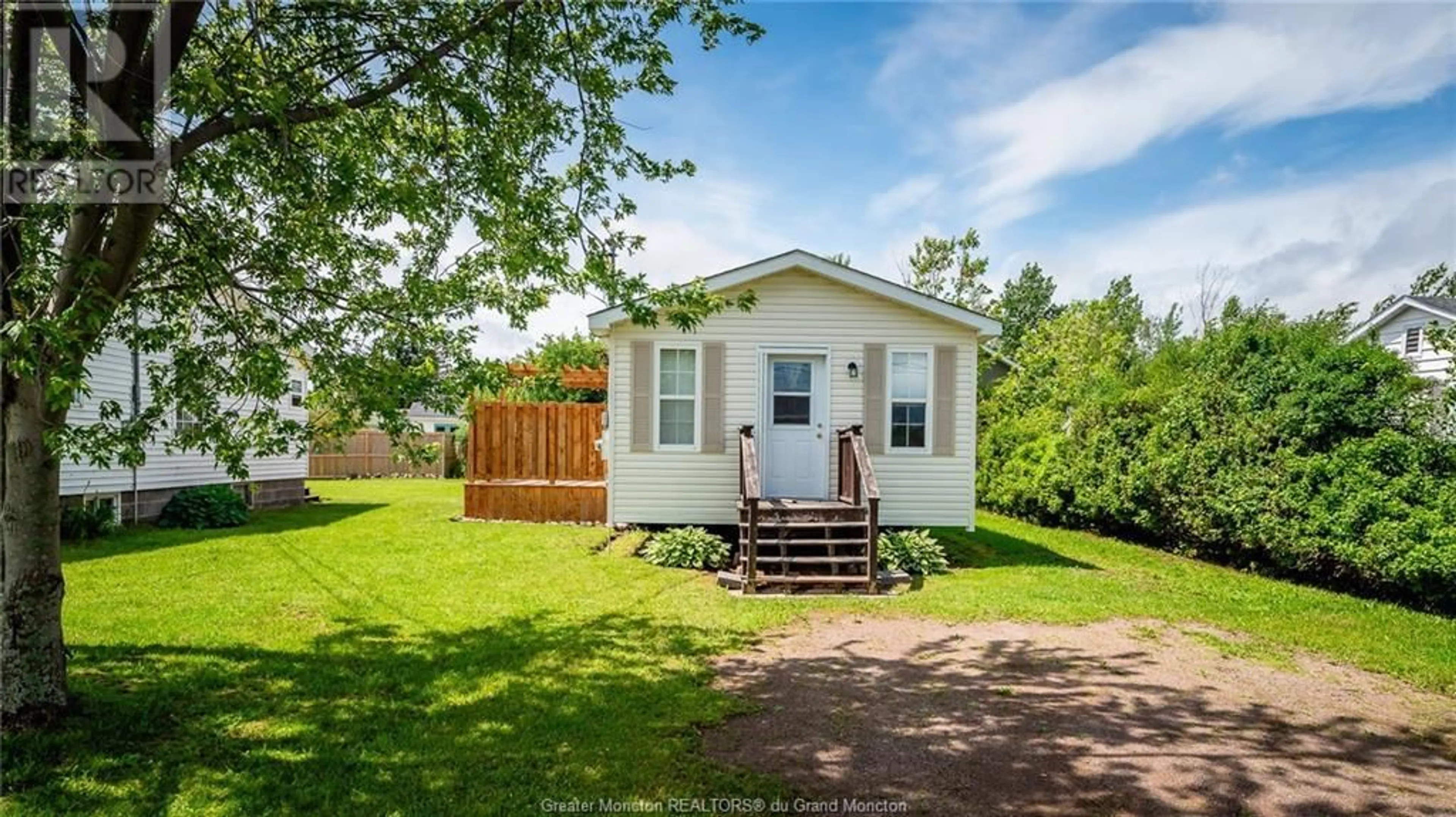 Cottage for 104 4th AVE, Pointe Du Chene New Brunswick E4P4H8