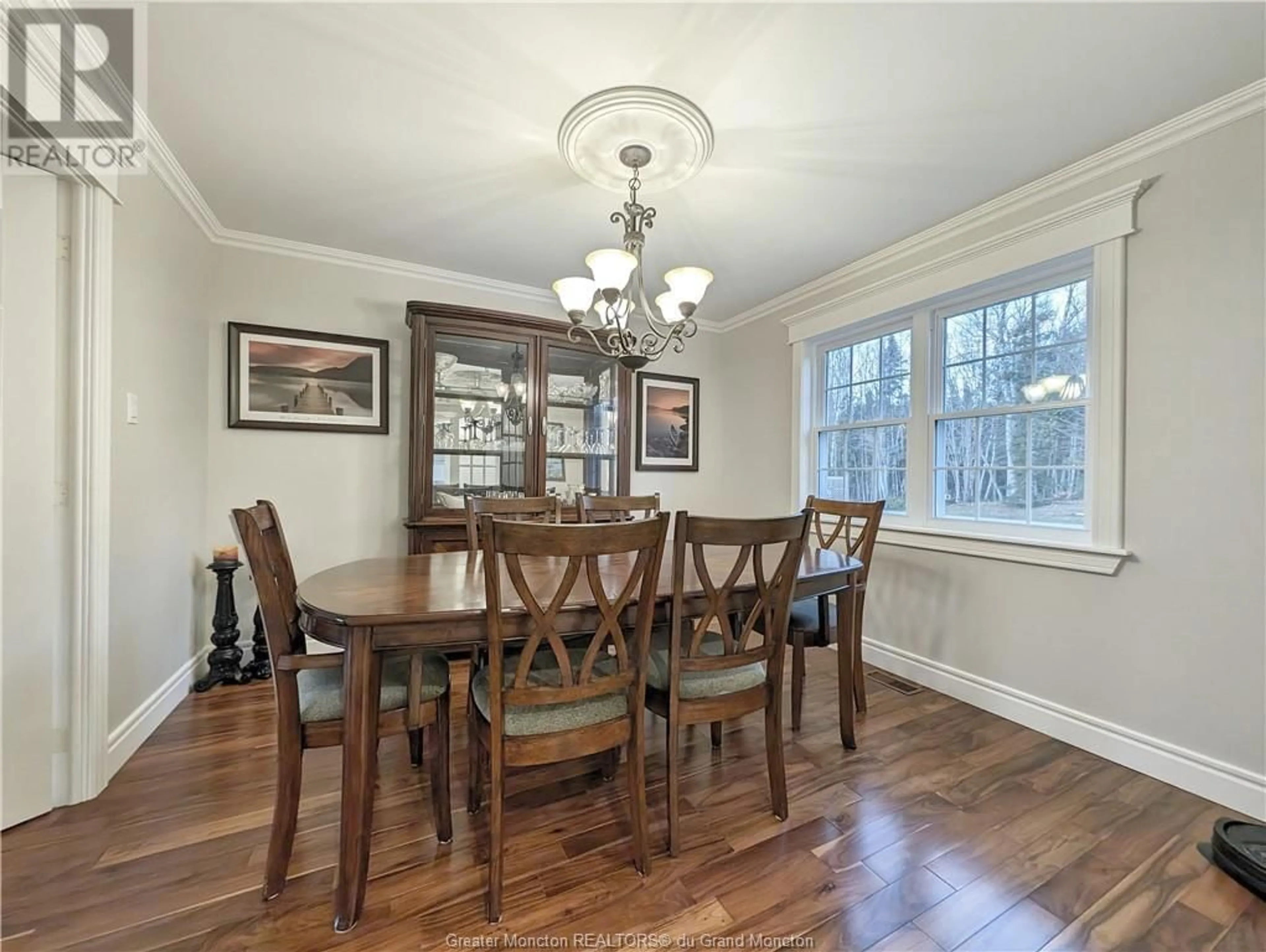 Dining room, wood floors, cottage for 2010 Wellington Avenue, Bathurst New Brunswick E2A4X8