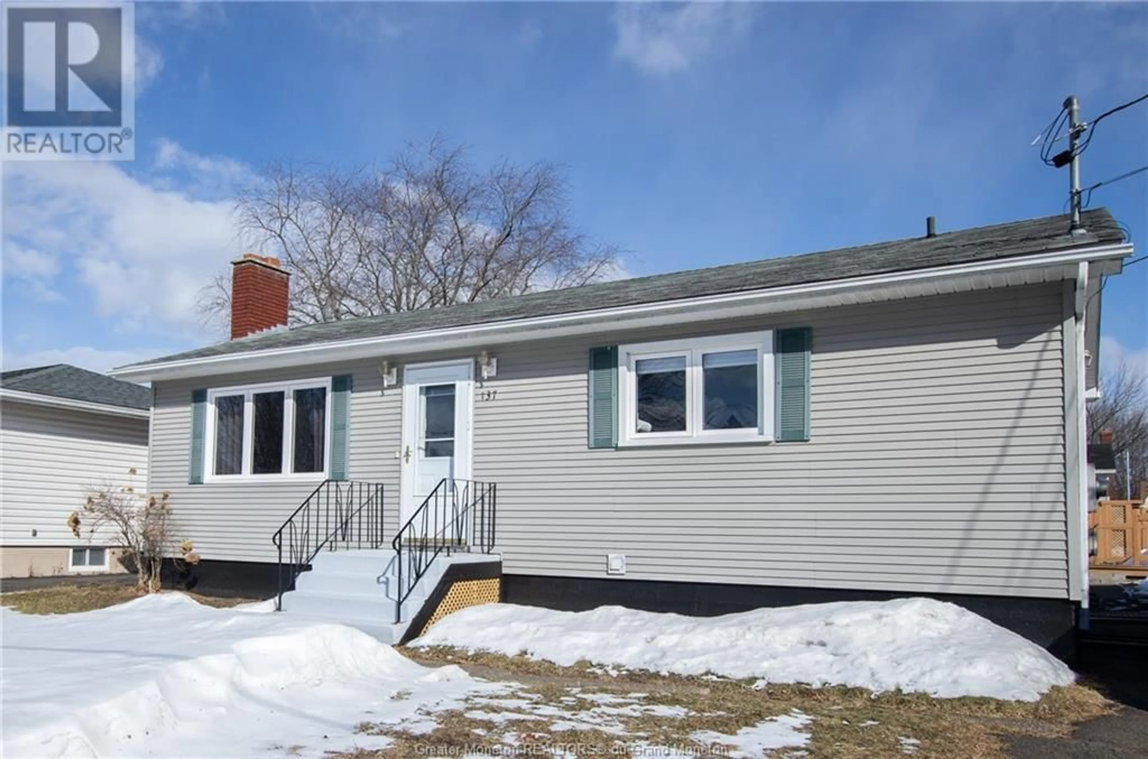 Home with vinyl exterior material for 137 McKenzie, Moncton New Brunswick E1C7Z1