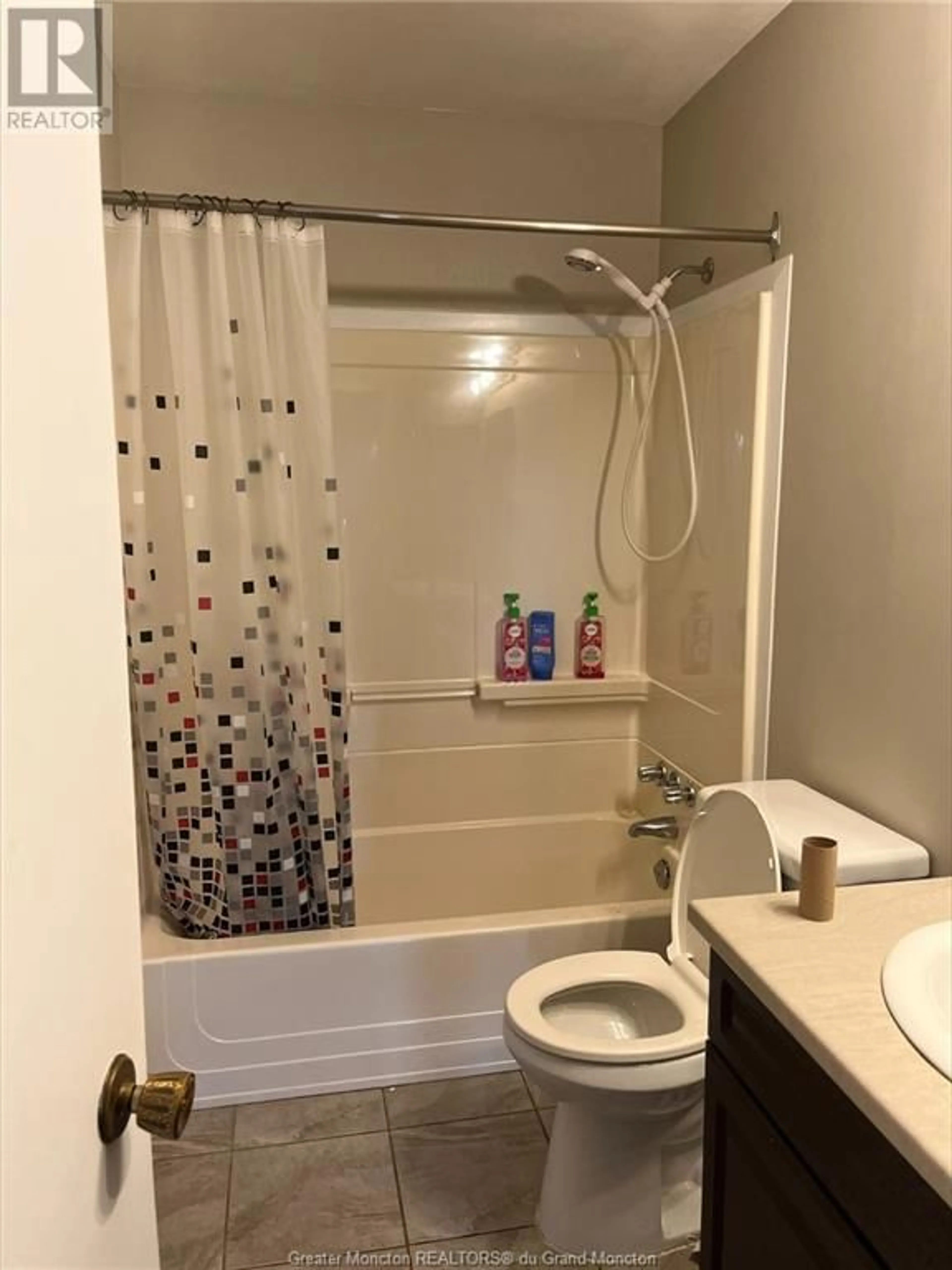 Standard bathroom for 1220 Vantassell, Bathurst New Brunswick E2A4C8