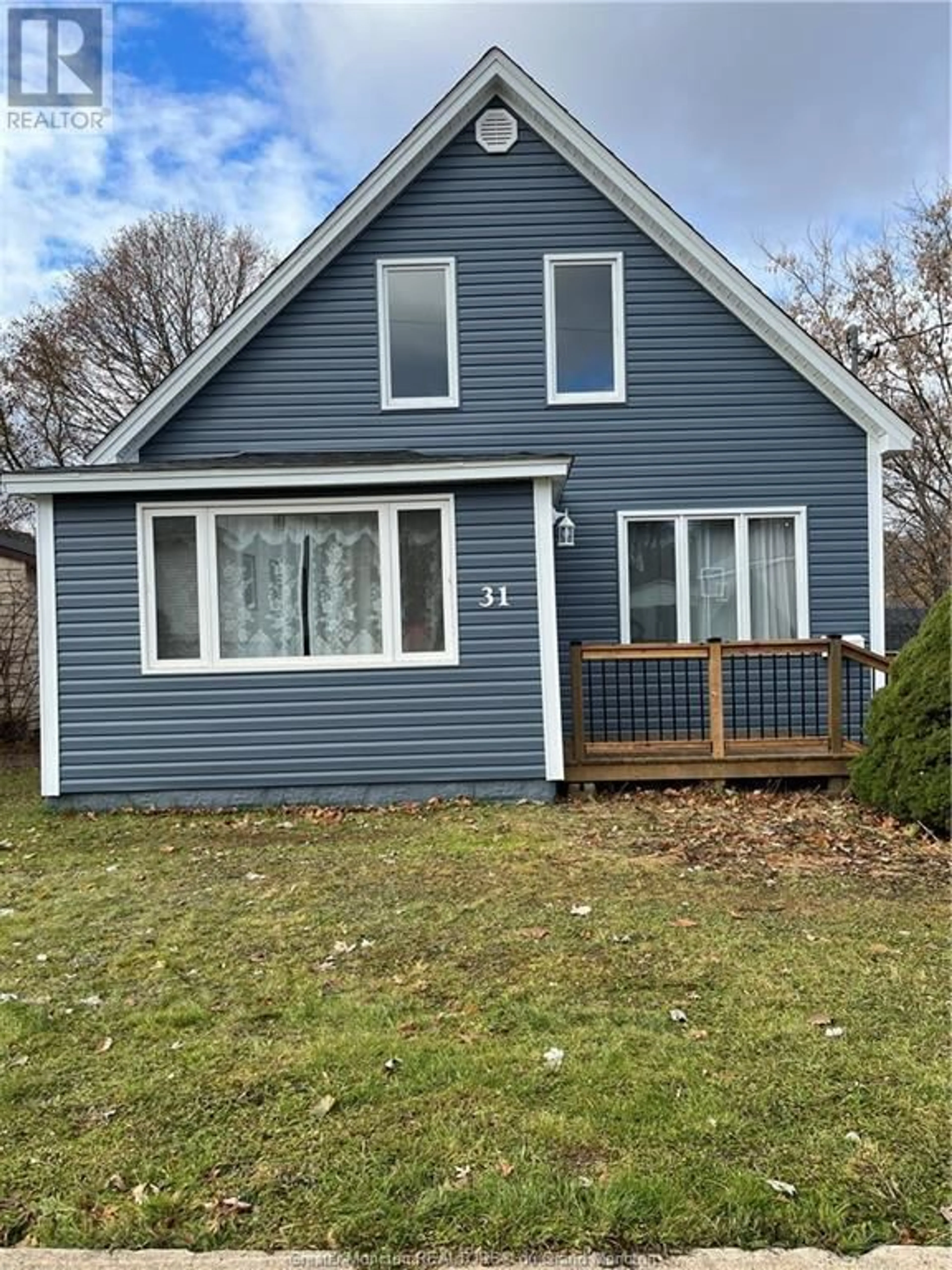 Home with vinyl exterior material for 31 Bath ST, Moncton New Brunswick E1A4G2