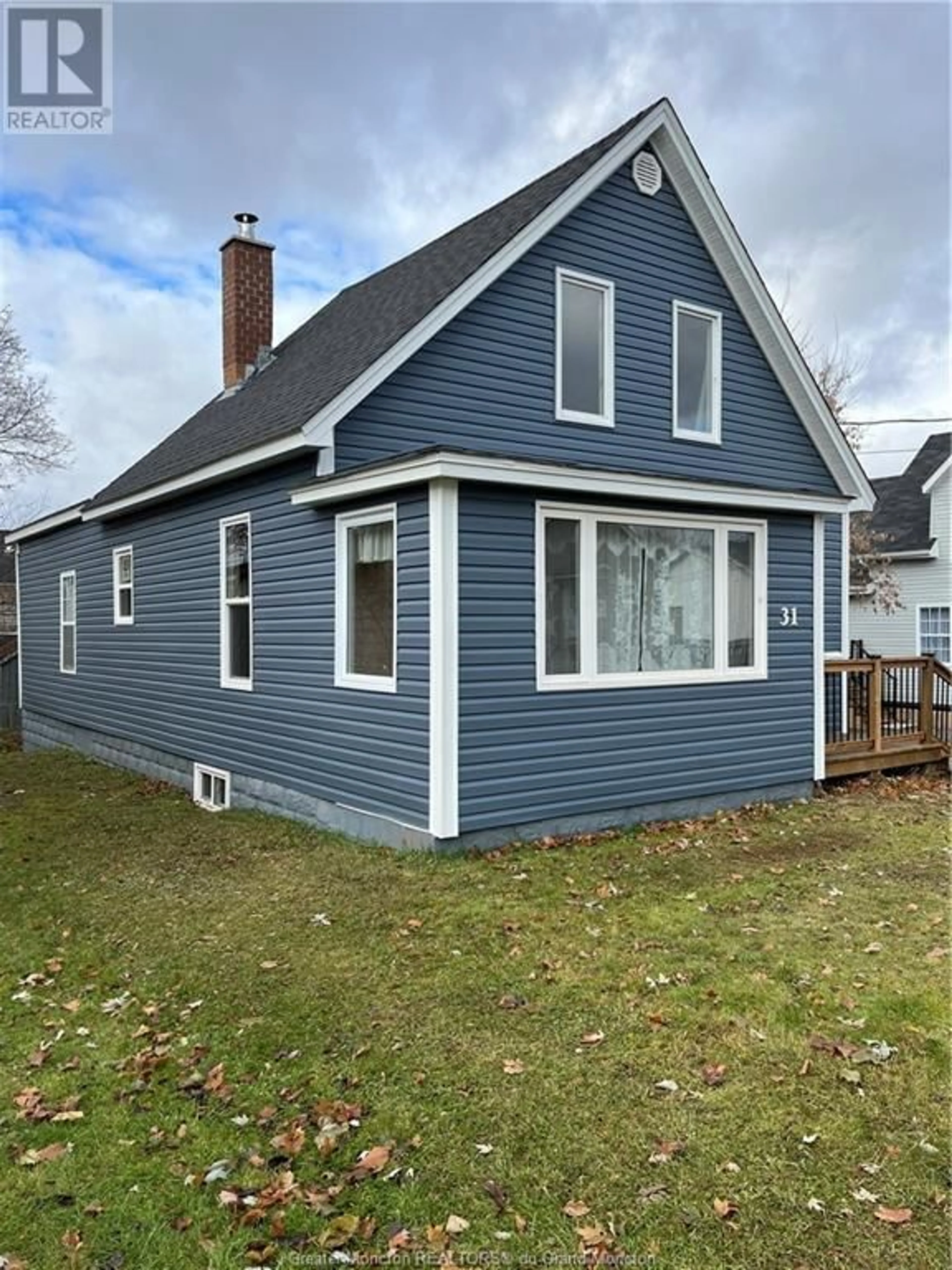 Home with vinyl exterior material for 31 Bath ST, Moncton New Brunswick E1A4G2