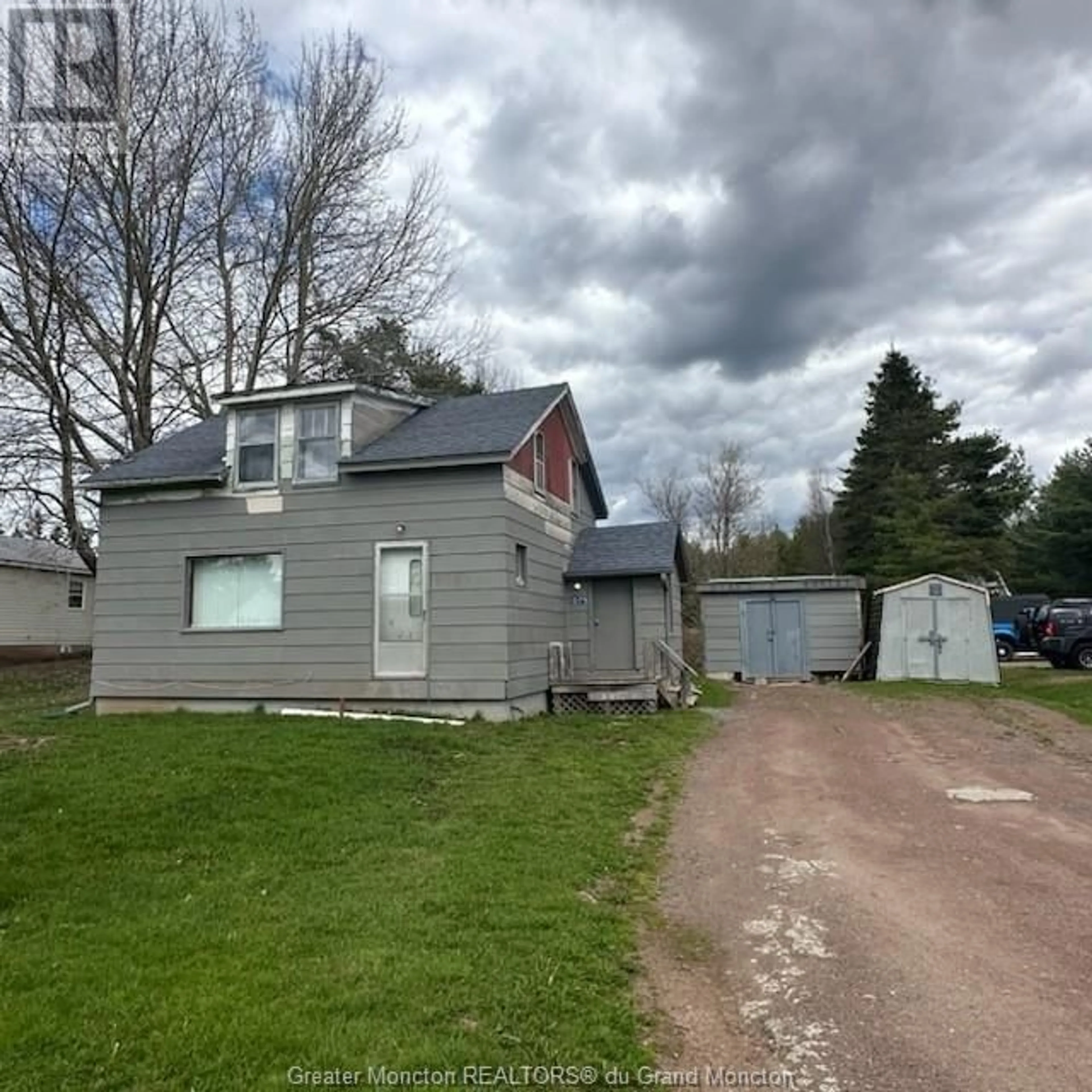 Frontside or backside of a home for 1075 McLaughlin DR, Moncton New Brunswick E1G3R3