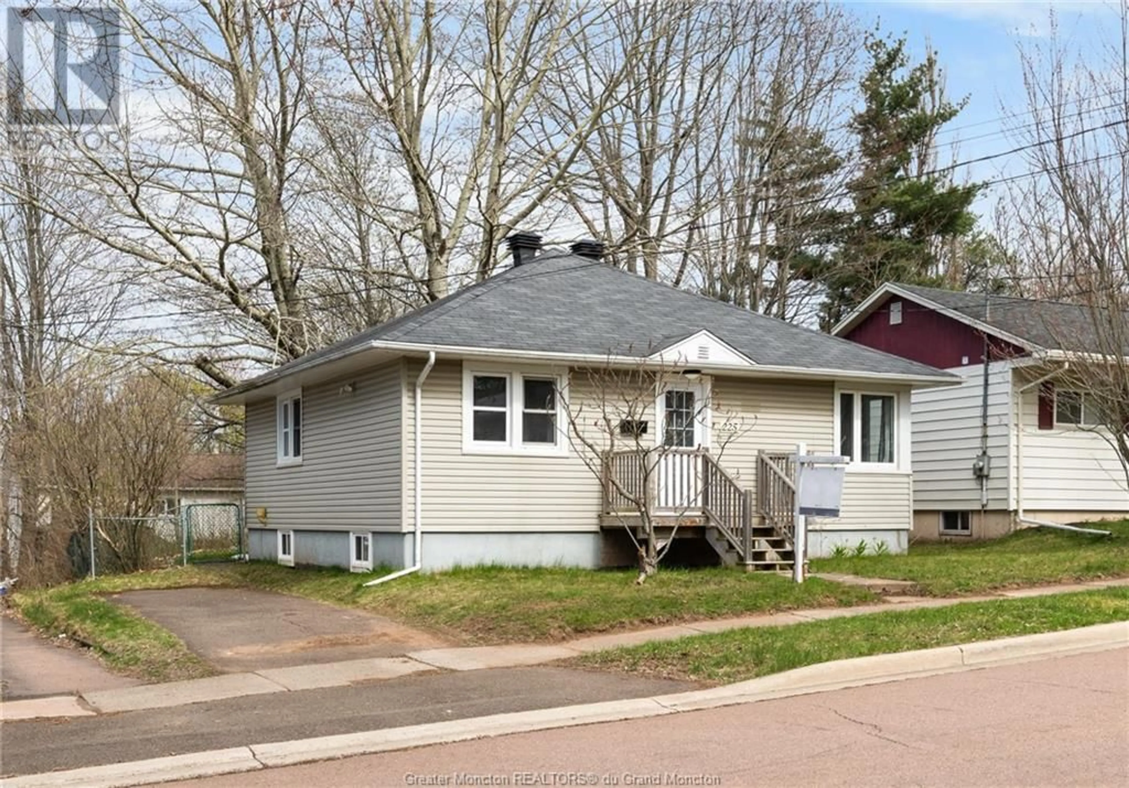 Frontside or backside of a home for 225 Humphrey ST, Moncton New Brunswick E1C6P5