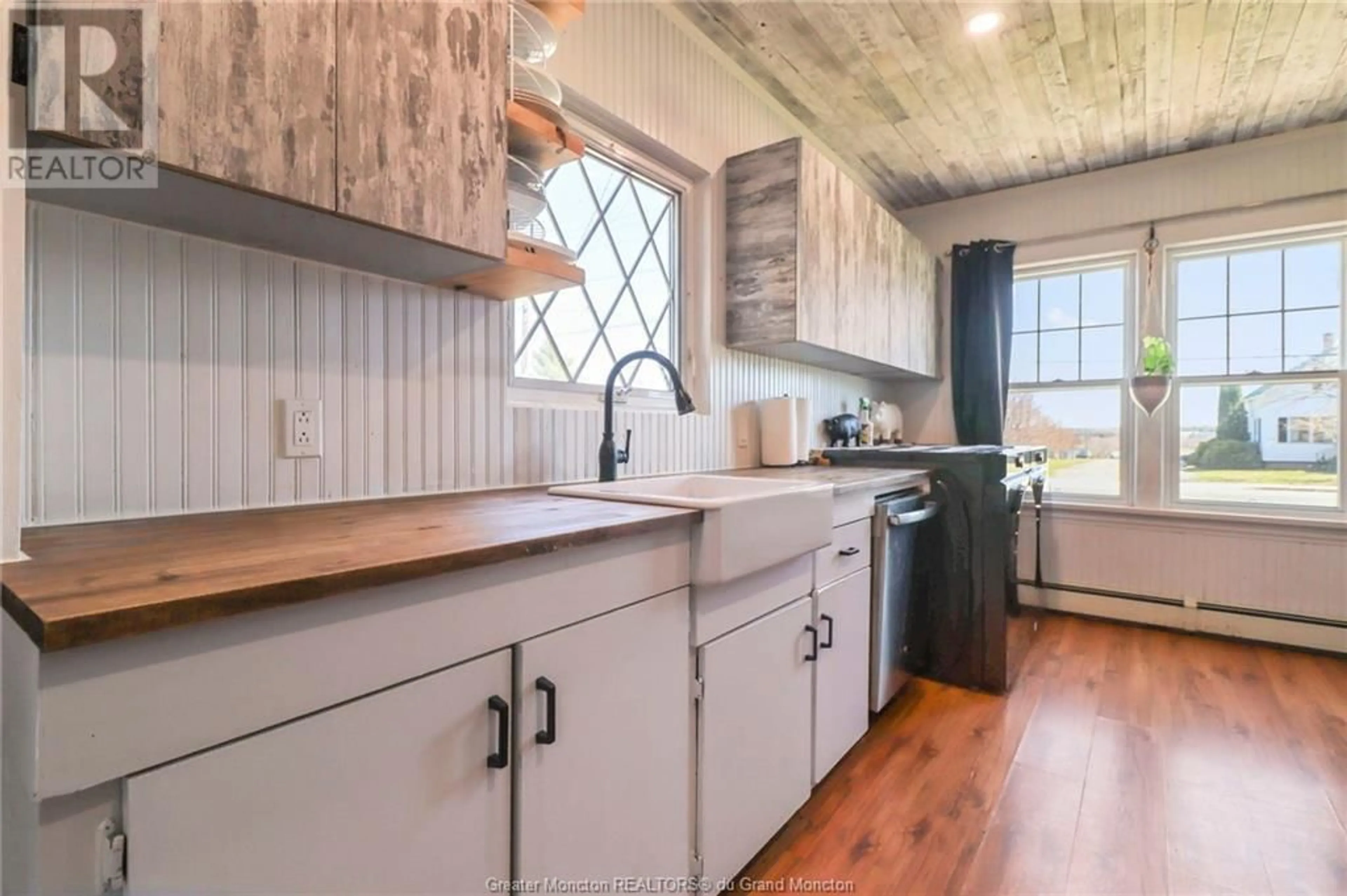 Rustic kitchen for 515 Salisbury RD, Moncton New Brunswick E1E1B9